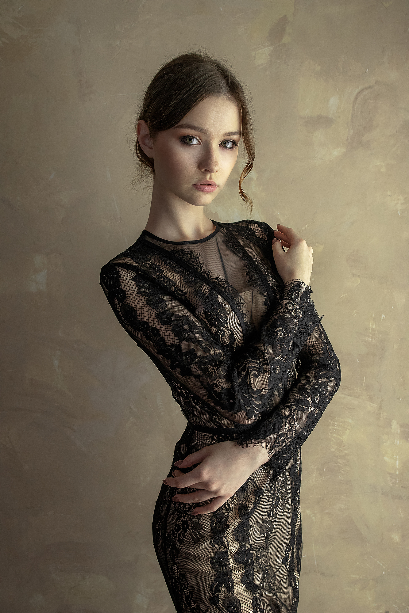 People 1333x2000 women brunette looking at viewer dress black clothing simple background Lich (photographer)