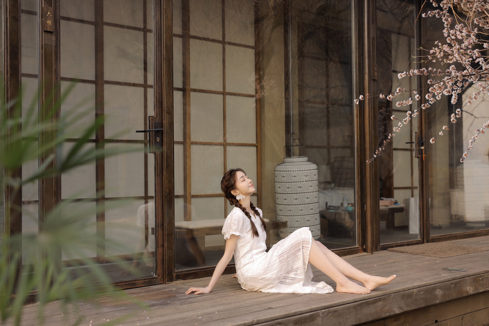 People 1619x1080 white dress Duebass Chinese model outdoors women pointed toes barefoot Asian