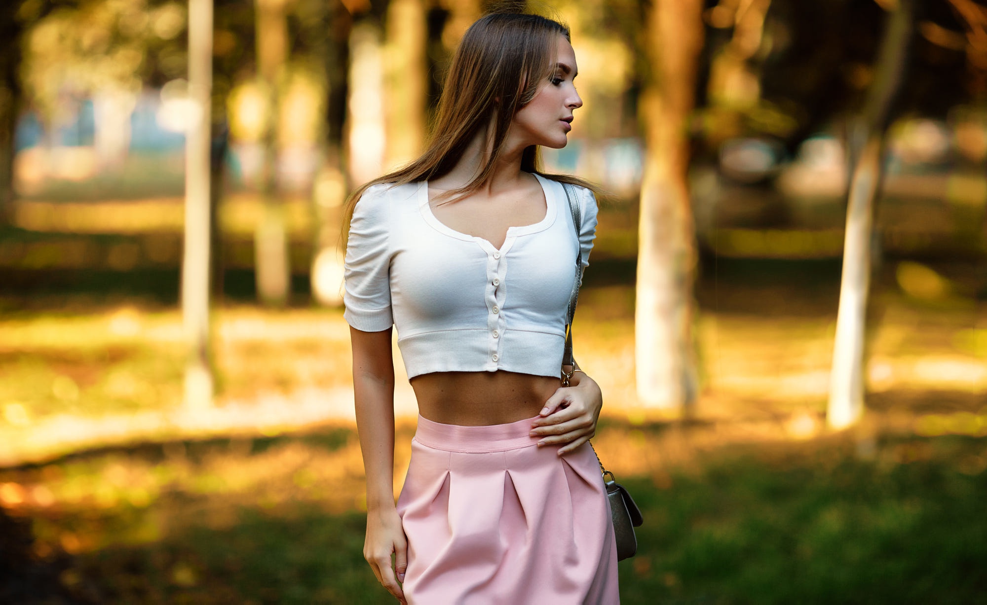 People 2000x1227 women outdoors women white sweater pink skirt brunette looking away Elena Butusova skirt purse Sergey Baryshev