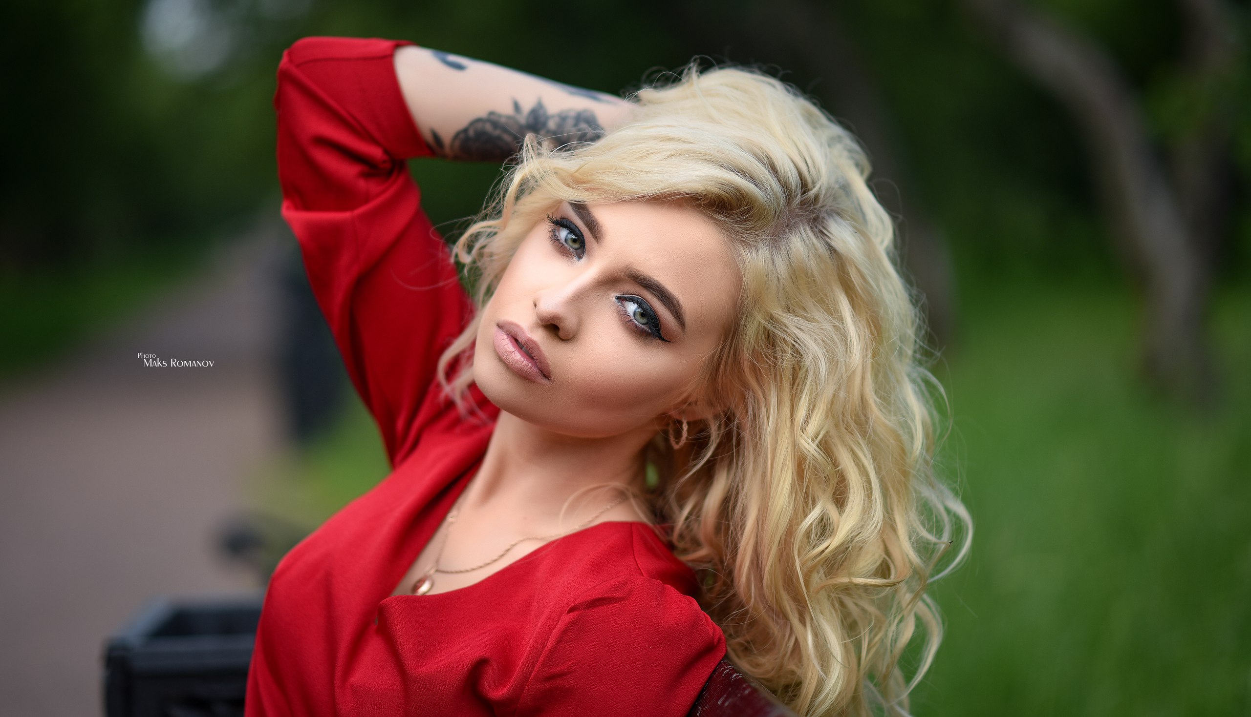 People 2560x1469 women blonde tattoo Maxim Romanov depth of field women outdoors necklace red shirt Anastasia Zajarova