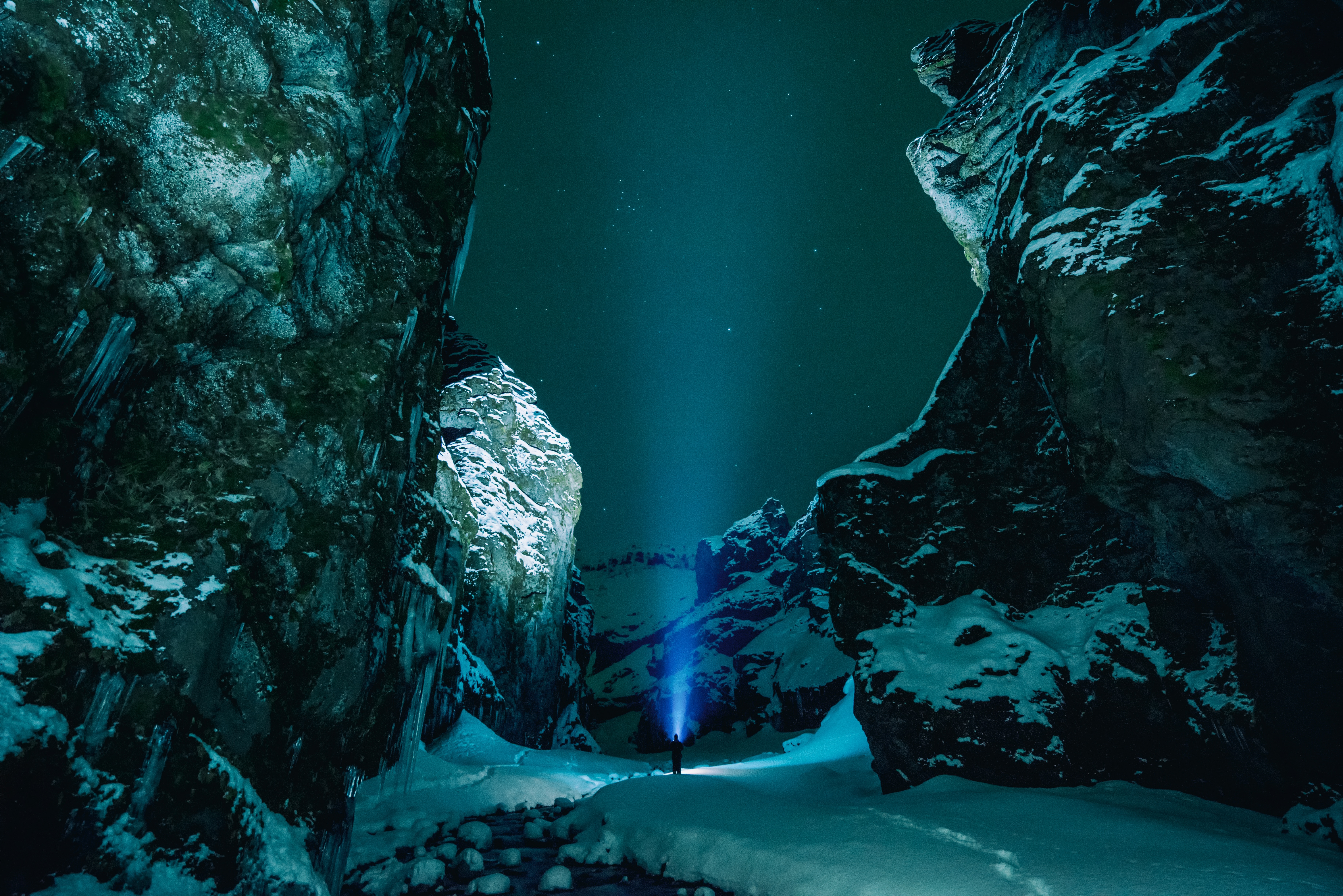 General 7360x4912 nature landscape mountains rocks snow winter night lights men clear sky stars footprints icicle turquoise blue stream low light