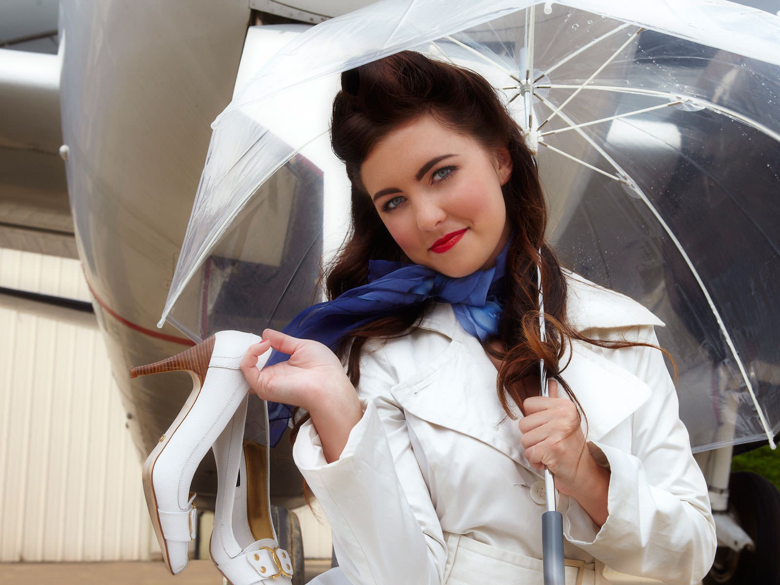 People 1600x1200 brunette women with planes red lipstick white coat coats umbrella trench coat women