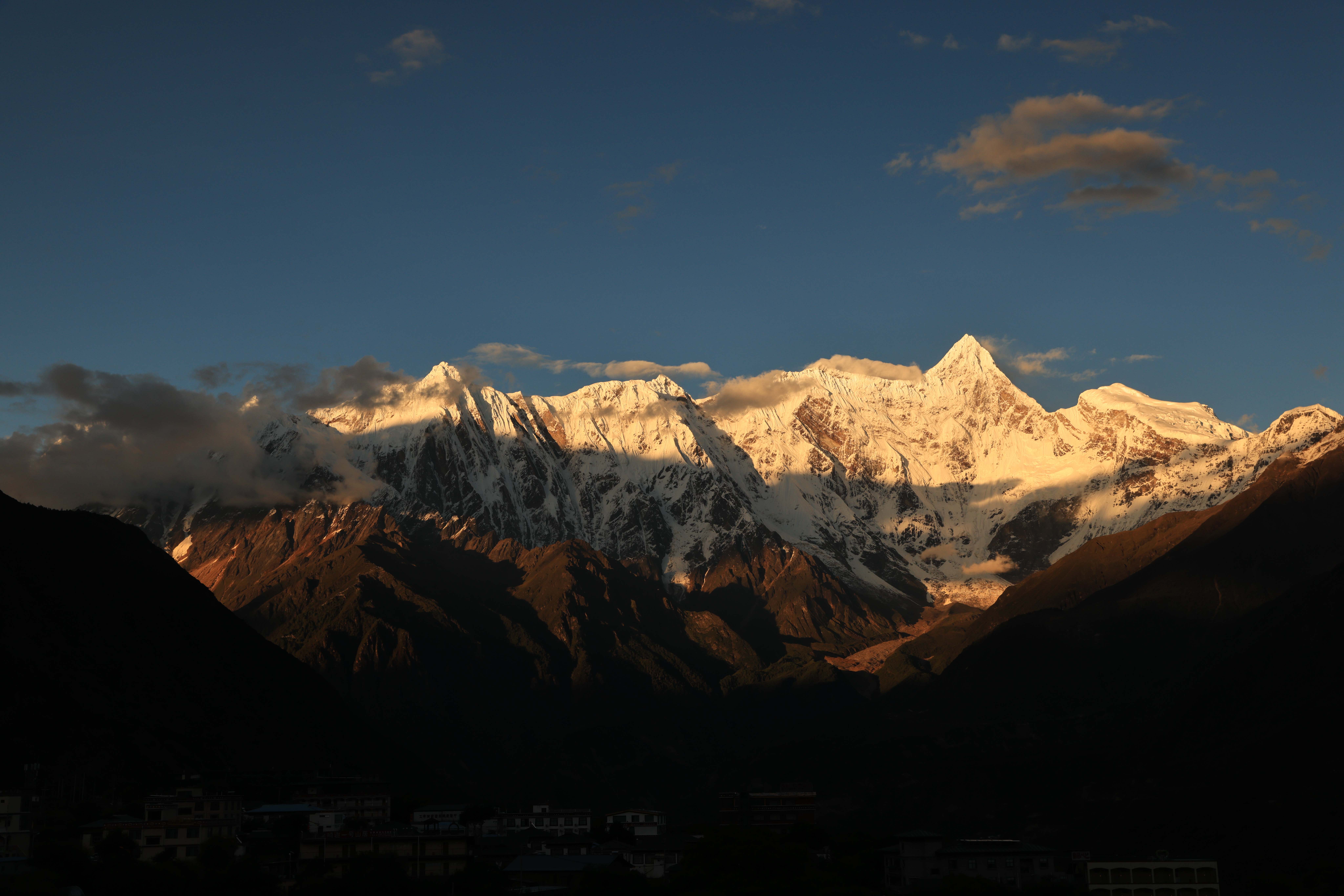 General 8192x5464 Tibet snowy peak snowy mountain mountains low light