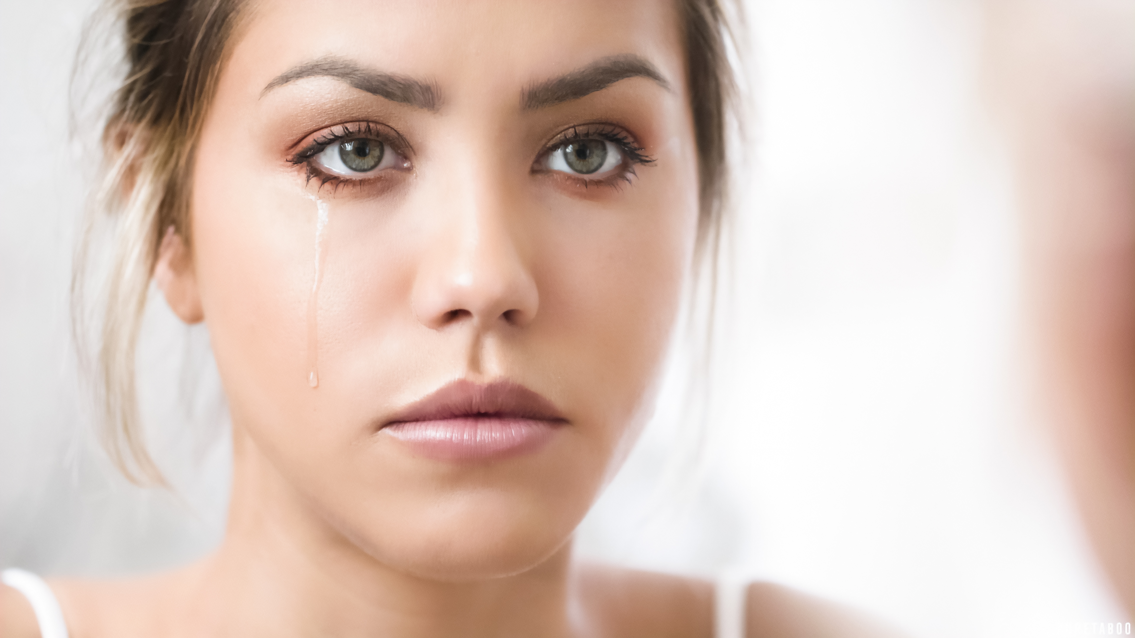 People 3840x2160 Alina Lopez pornstar green eyes lips tears women portrait closeup women indoors crying American women