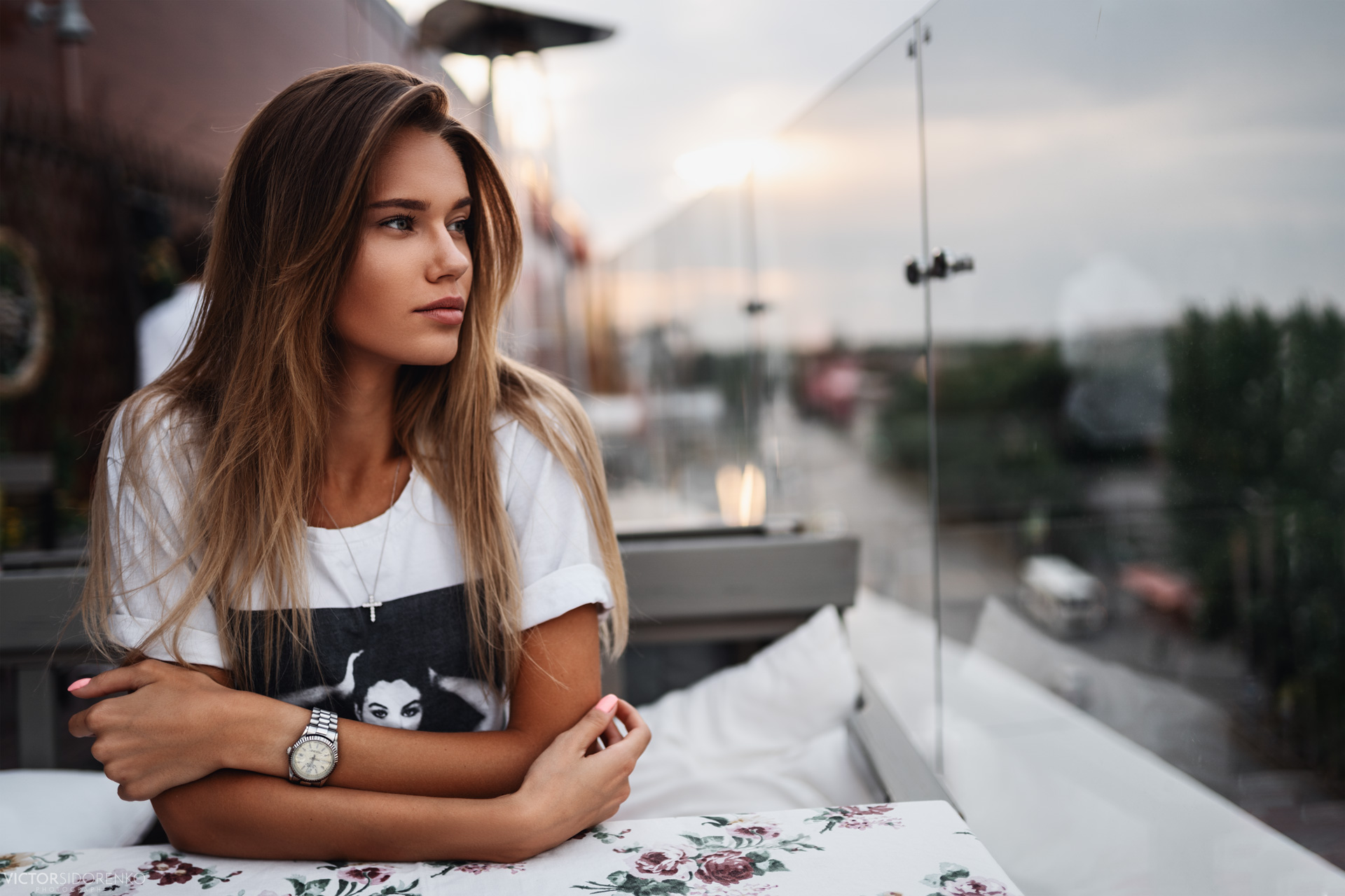 People 1920x1280 women model brunette long hair looking away profile necklace T-shirt arms crossed watch painted nails glass depth of field portrait outdoors women outdoors Victor Sidorenko looking into the distance