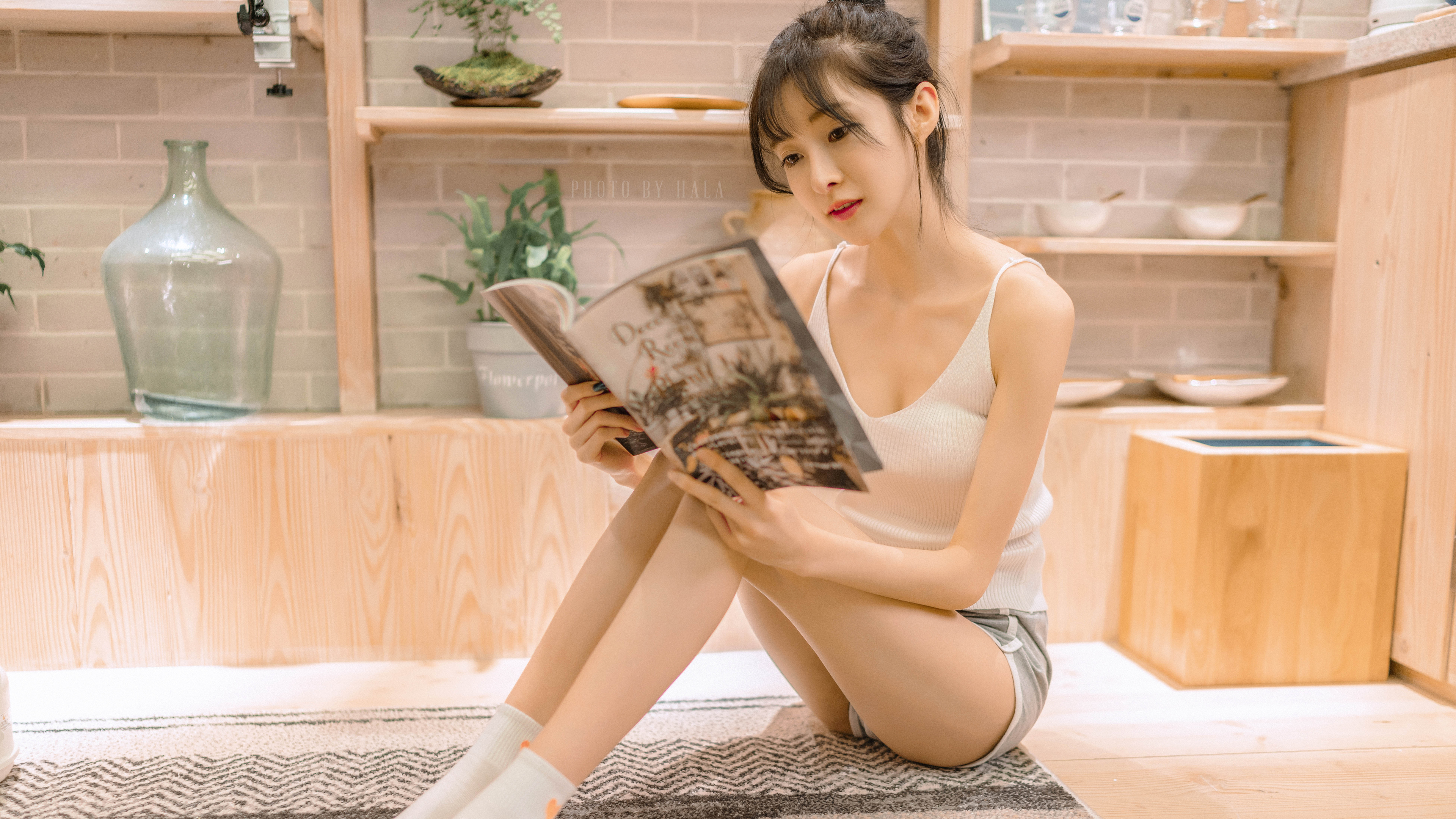 People 3840x2160 indoors women Asian Chinese model bare shoulders women indoors reading magazine smiling Zhang Yushan short shorts legs stockings tank top black hair sitting red lipstick pale cleavage