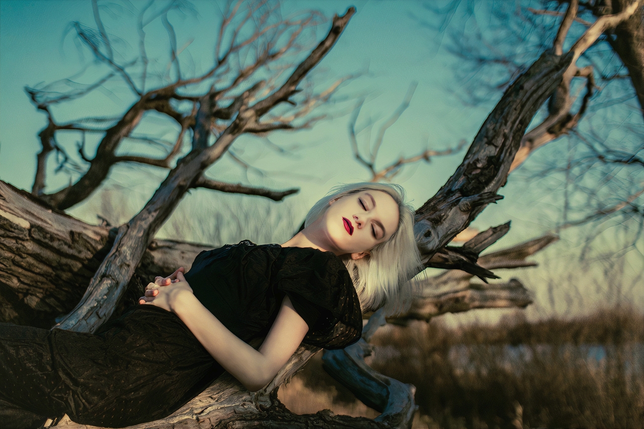 People 1280x853 women nature sky lipstick white hair short hair tree trunk black clothing outdoors pale makeup lying on back