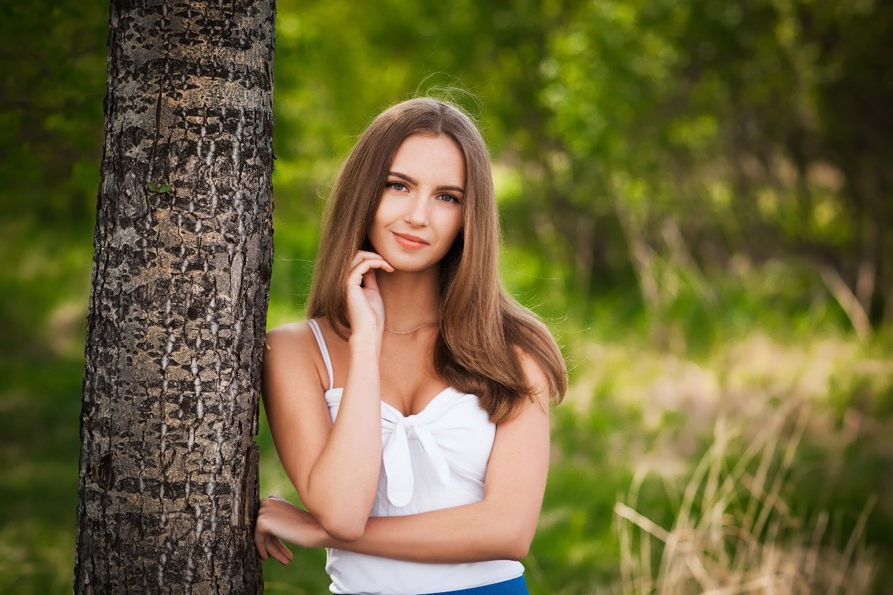 People 1280x853 Aleksei Gilev women brunette long hair straight hair tank top white clothing smiling looking at viewer tree bark frontal view