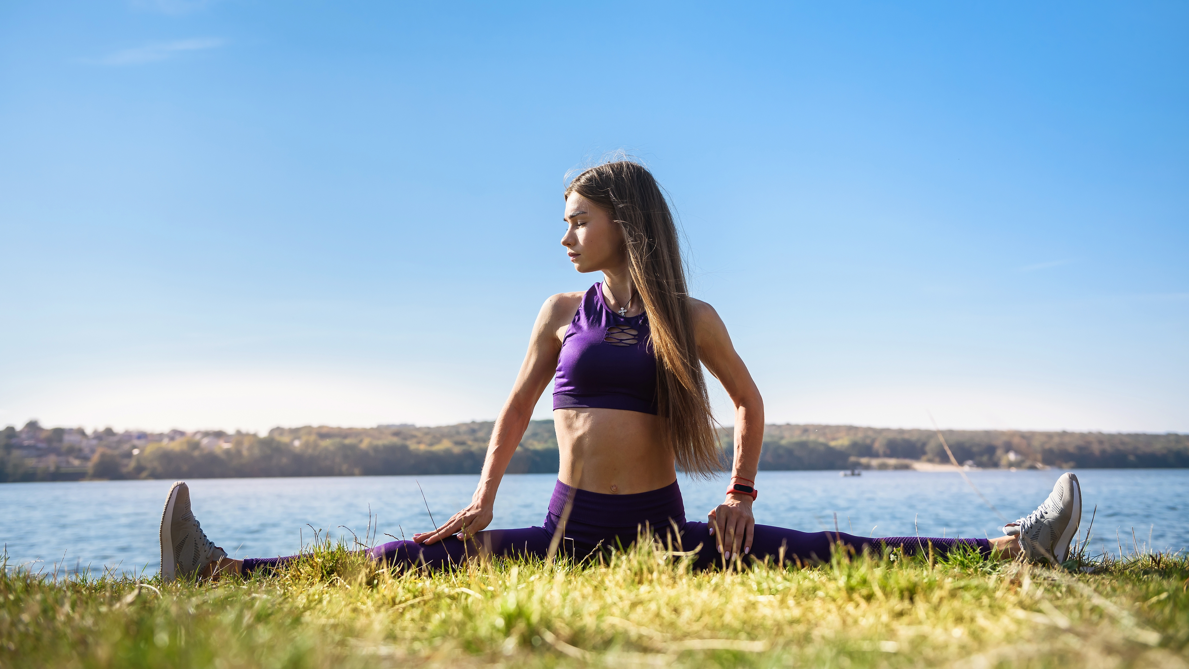 People 3840x2160 women skinny sports bra yoga pants yoga long hair sneakers splits women outdoors outdoors violet clothing flexible crucifix necklace model