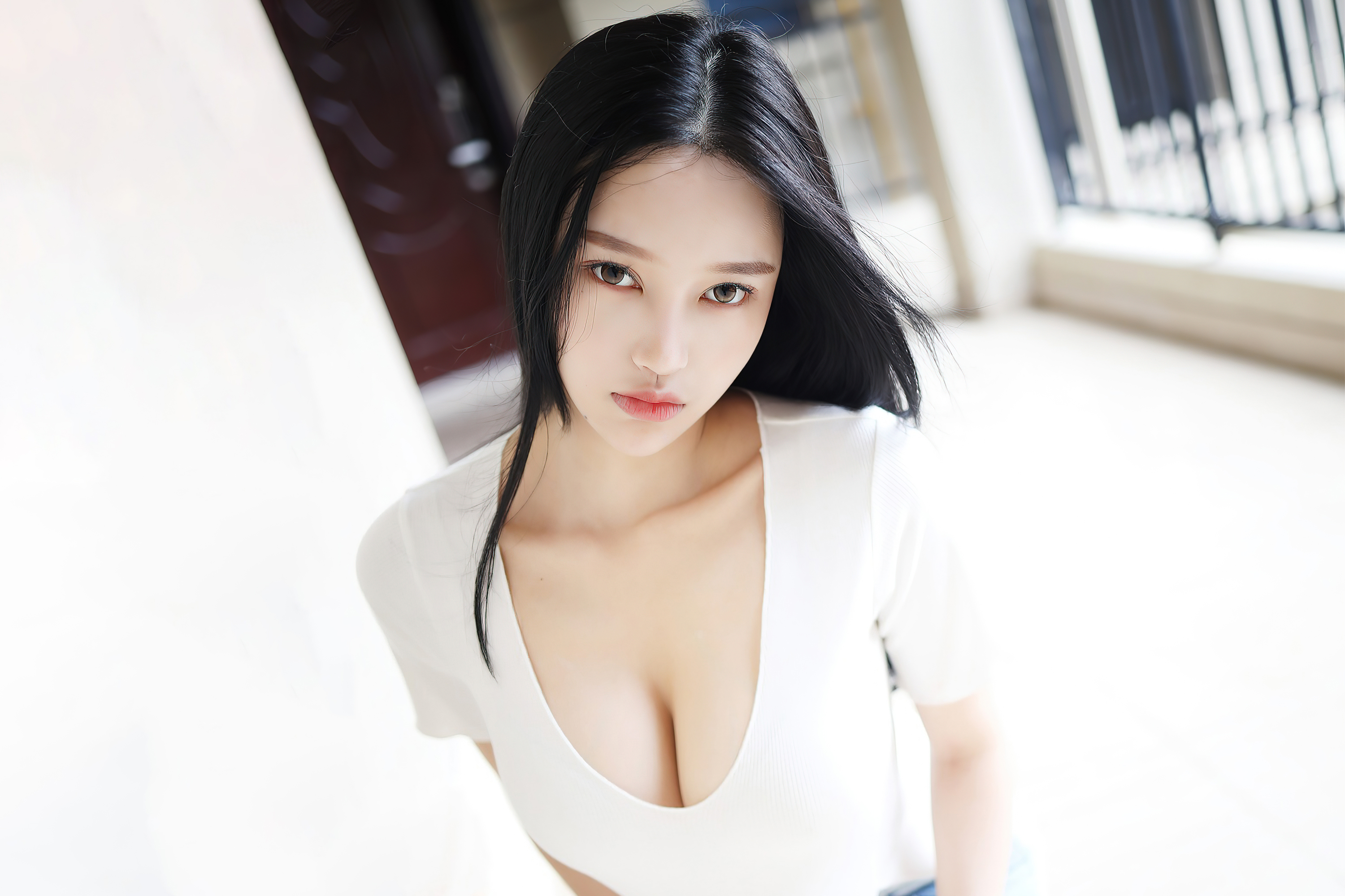 People 3000x2000 model Asian low neckline long hair white t-shirt Chinese cleavage black hair Chinese model women looking at viewer outdoors women outdoors Xiuren white tops collarbone