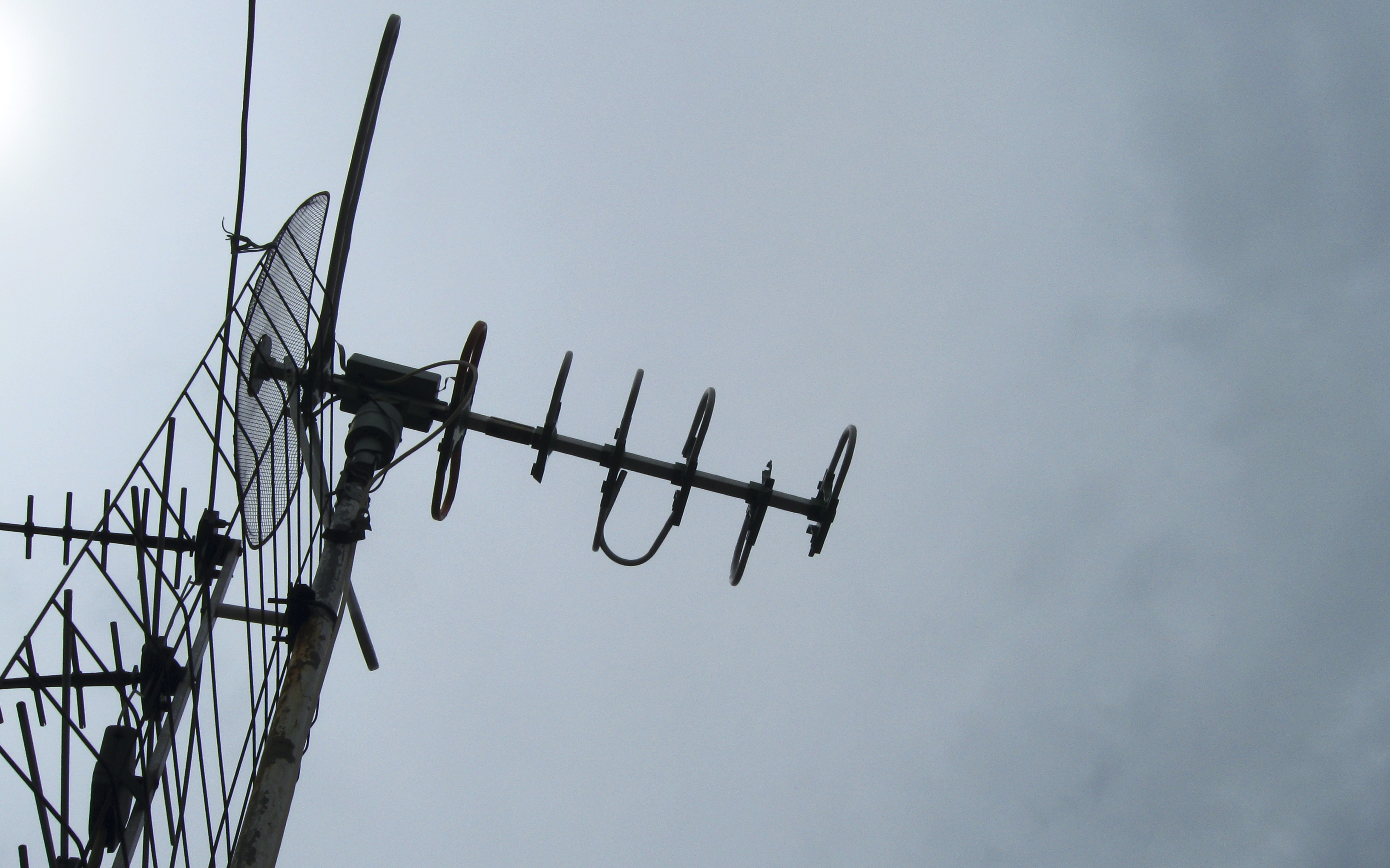 General 3264x2040 antenna outdoors technology