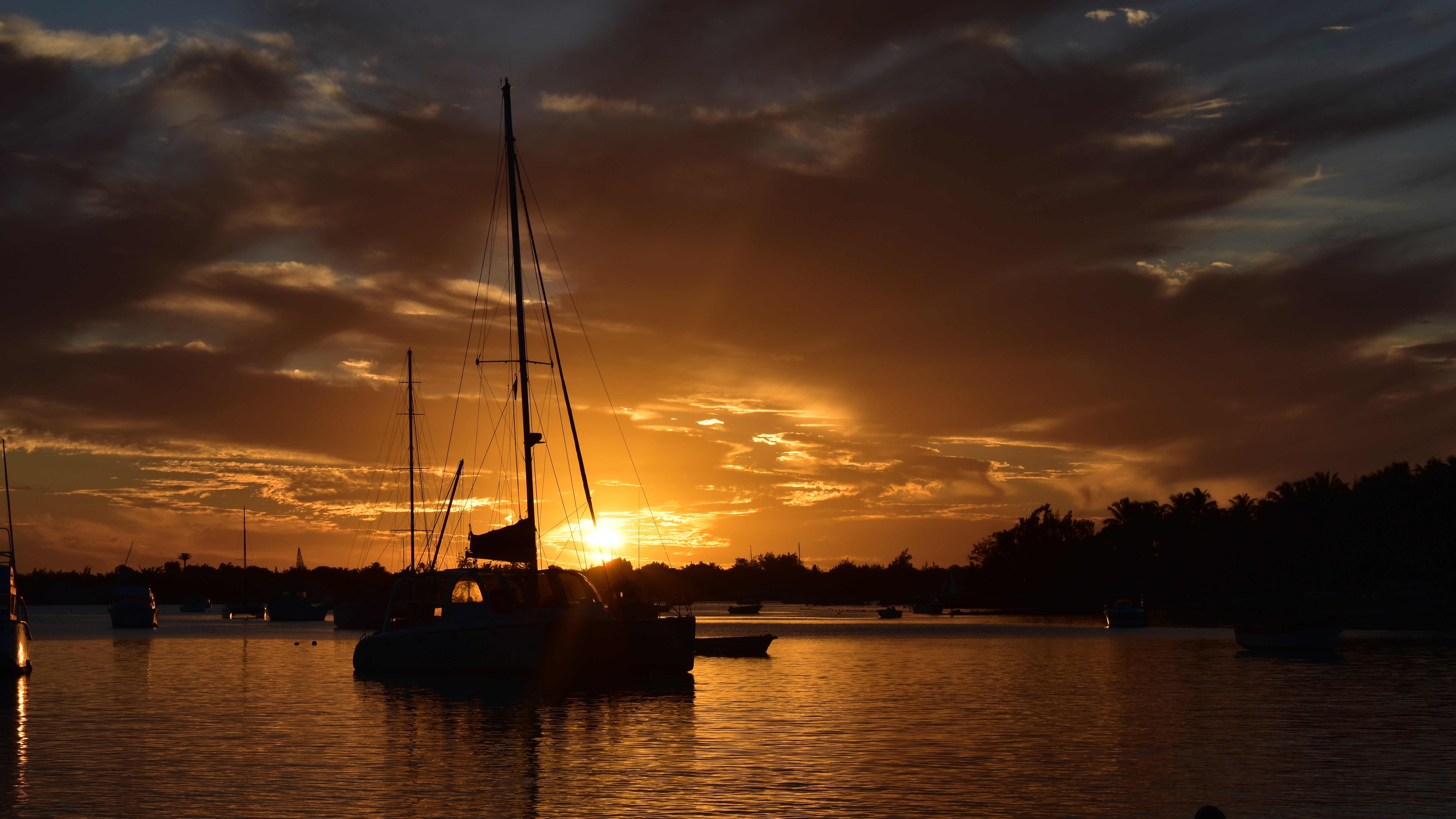 General 7680x4320 sailboats sunset silhouette nature water