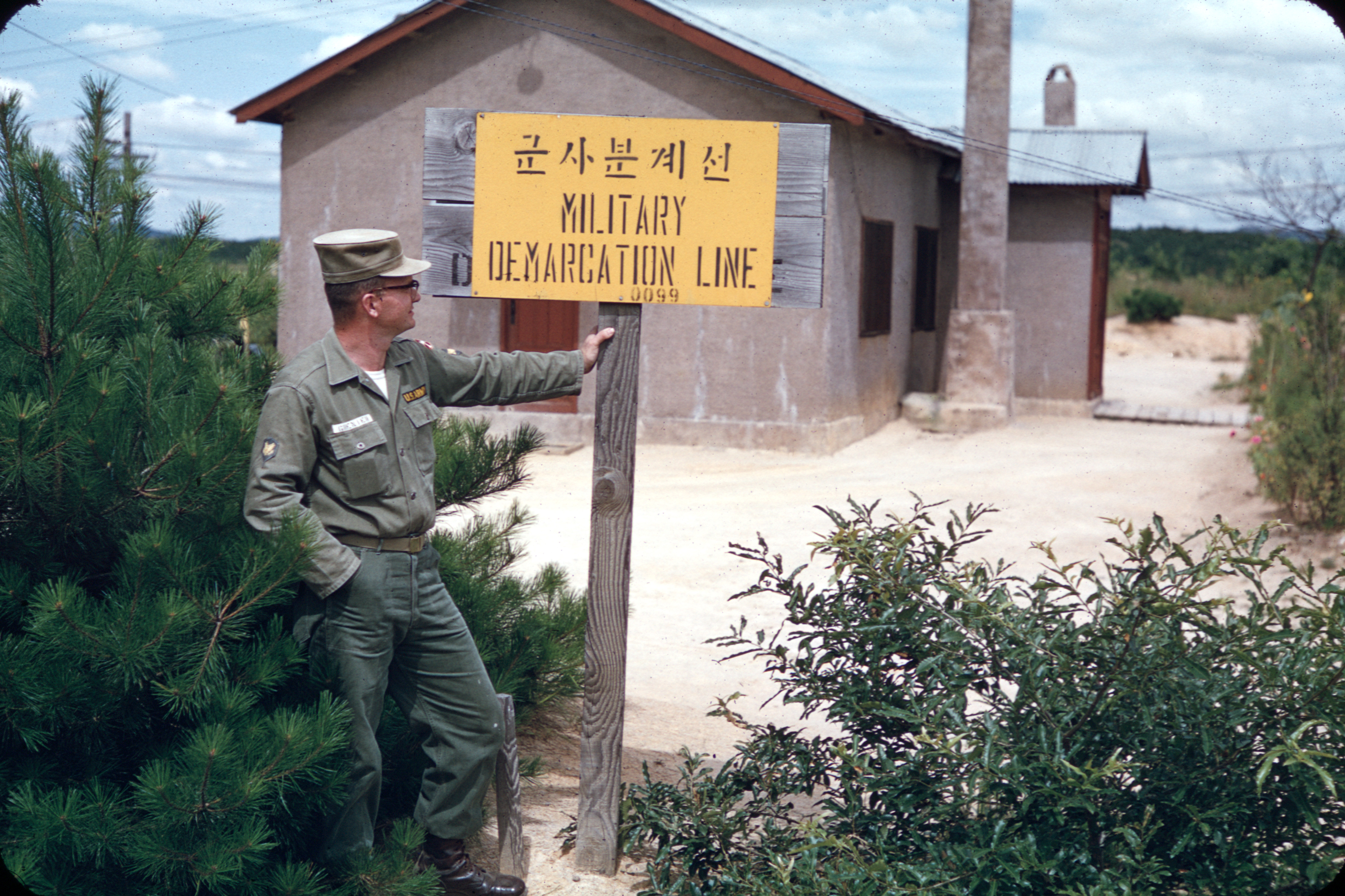 People 4856x3236 North Korea South Korea Korean War military military uniform US Army military base border Korean characters