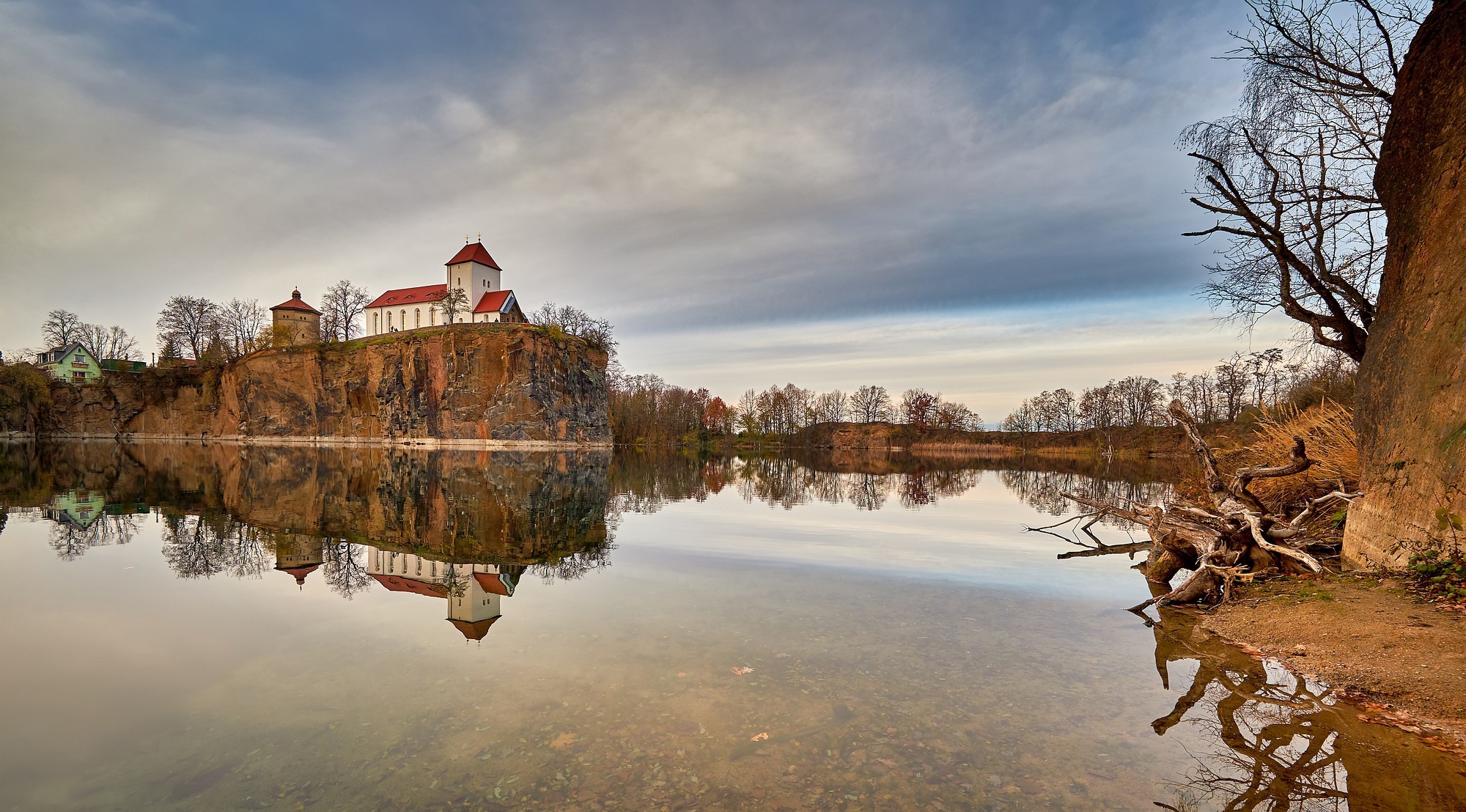 General 2000x1108 water outdoors Germany church