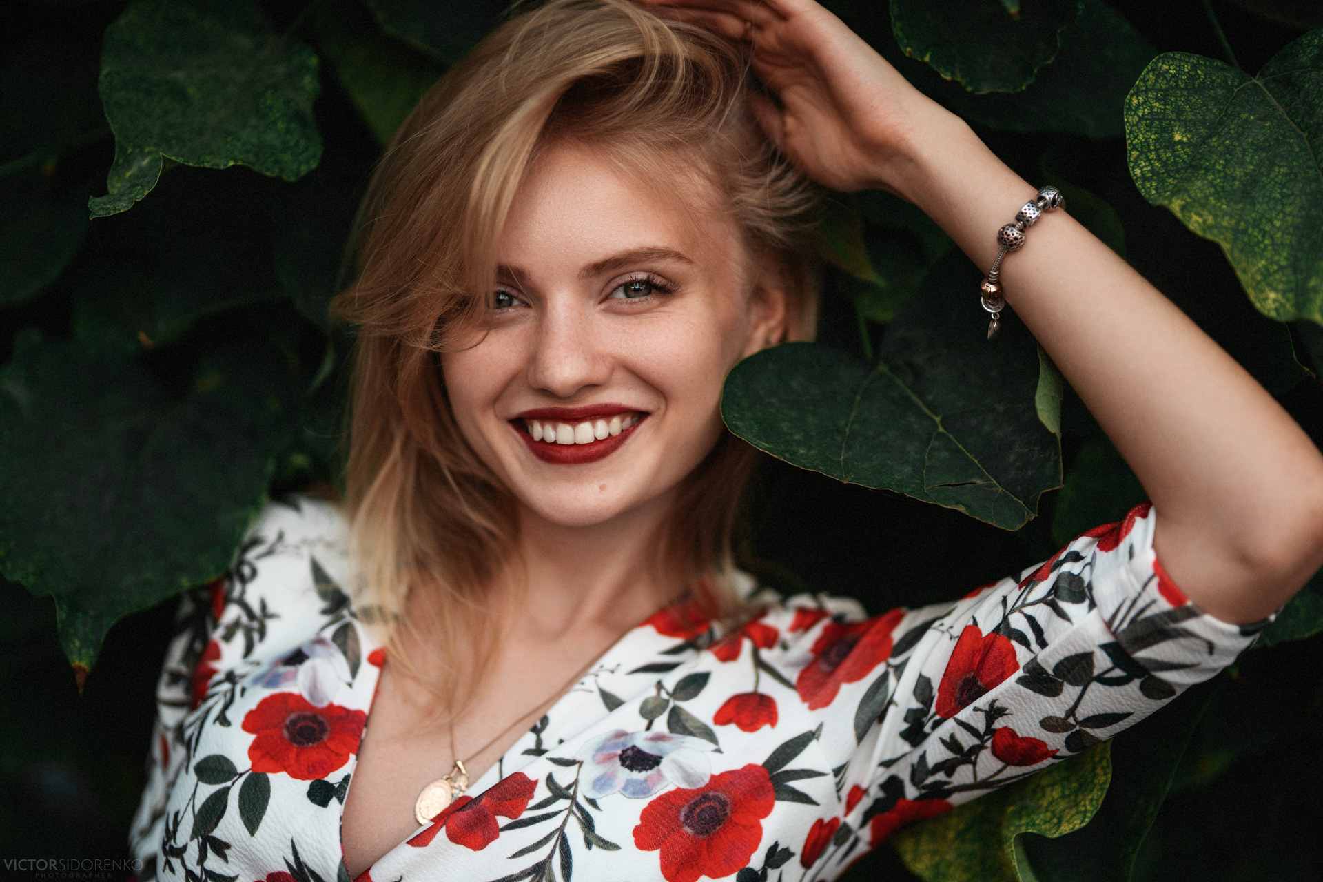 People 1920x1280 Katrin Enina Victor Sidorenko women model blonde touching hair looking at viewer smiling red lipstick necklace bracelets leaves plants teeth bokeh outdoors women outdoors face portrait photography closeup watermarked