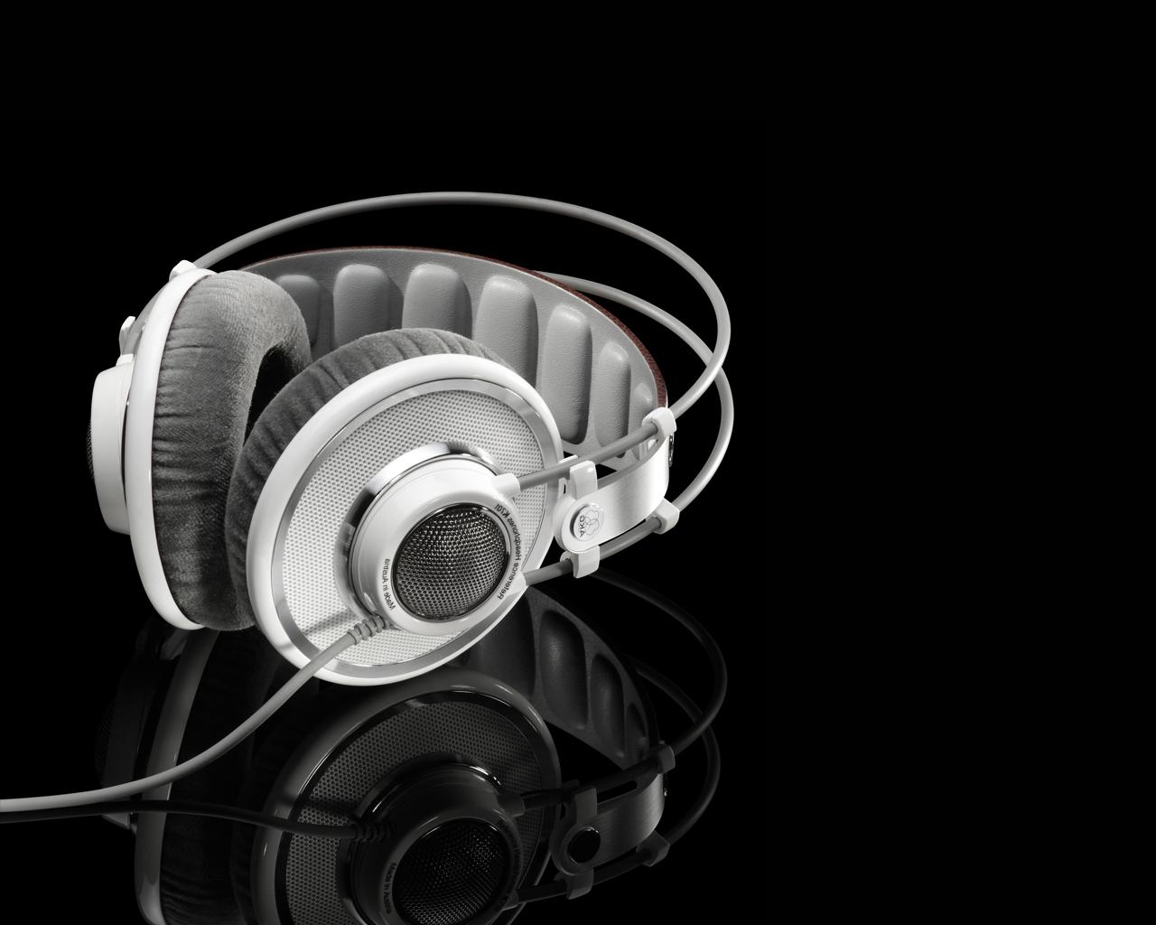 General 1280x1024 minimalism audio monochrome headphones reflection AKG simple background black background