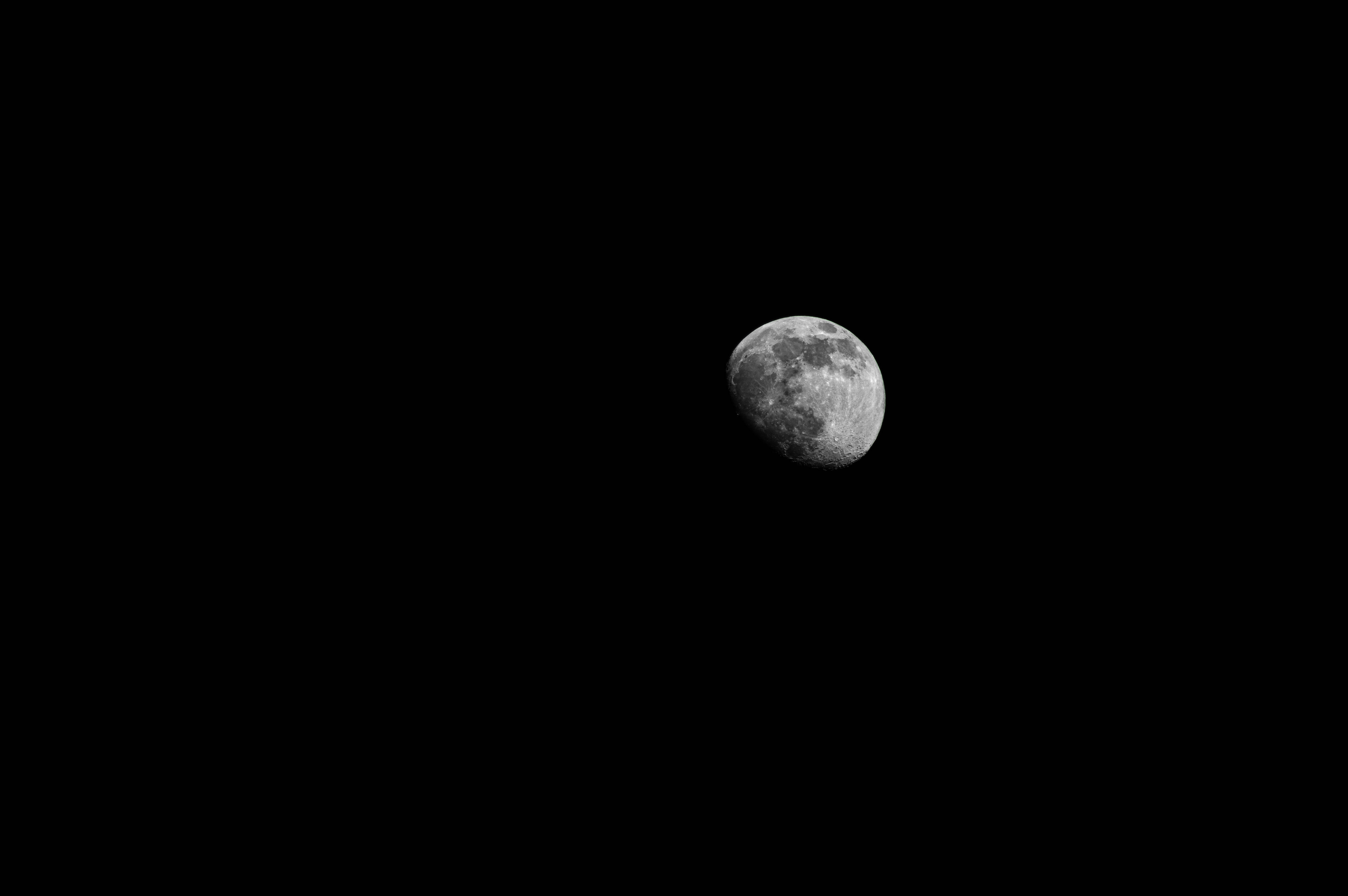 General 6000x3991 Moon dark sky monochrome black background