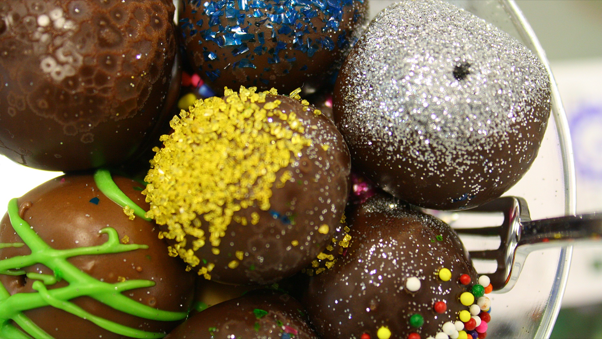 General 1920x1080 chocolate truffles glitter sprinkles brown