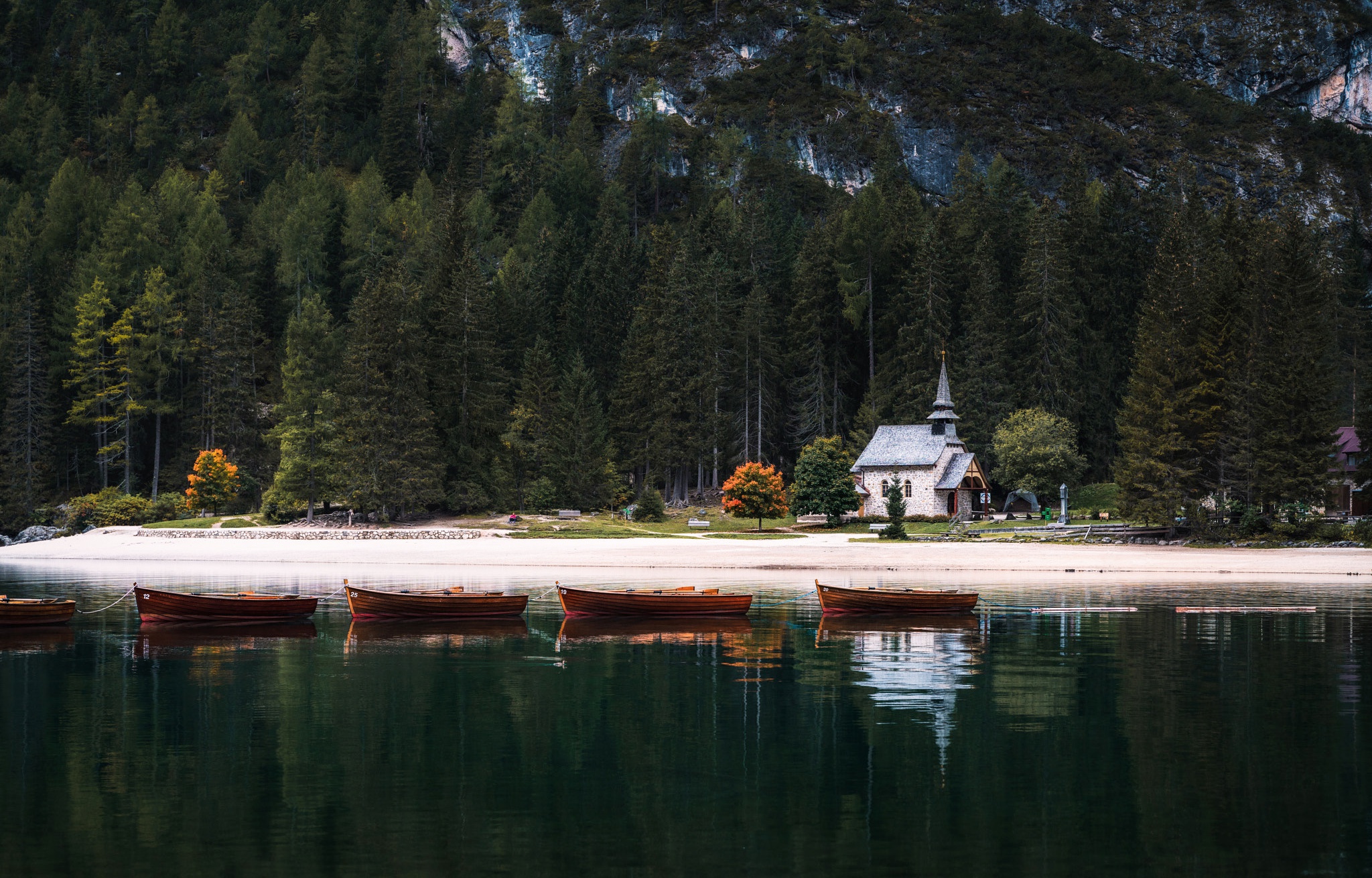 General 2048x1310 Alessandro laurito lake trees Pragser Wildsee church landscape boat beach