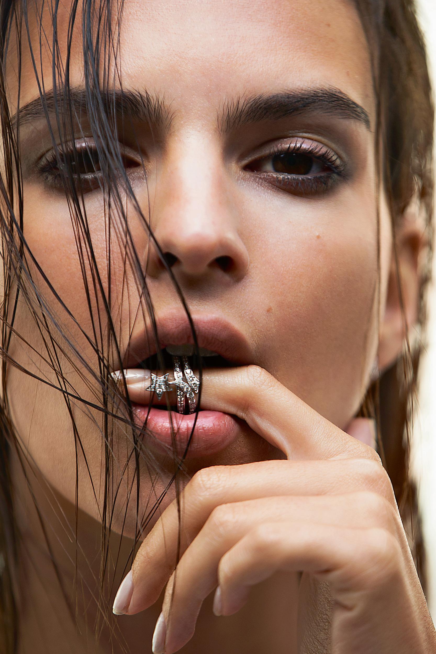 People 1666x2500 Emily Ratajkowski women model brunette dark hair face closeup finger in mouth