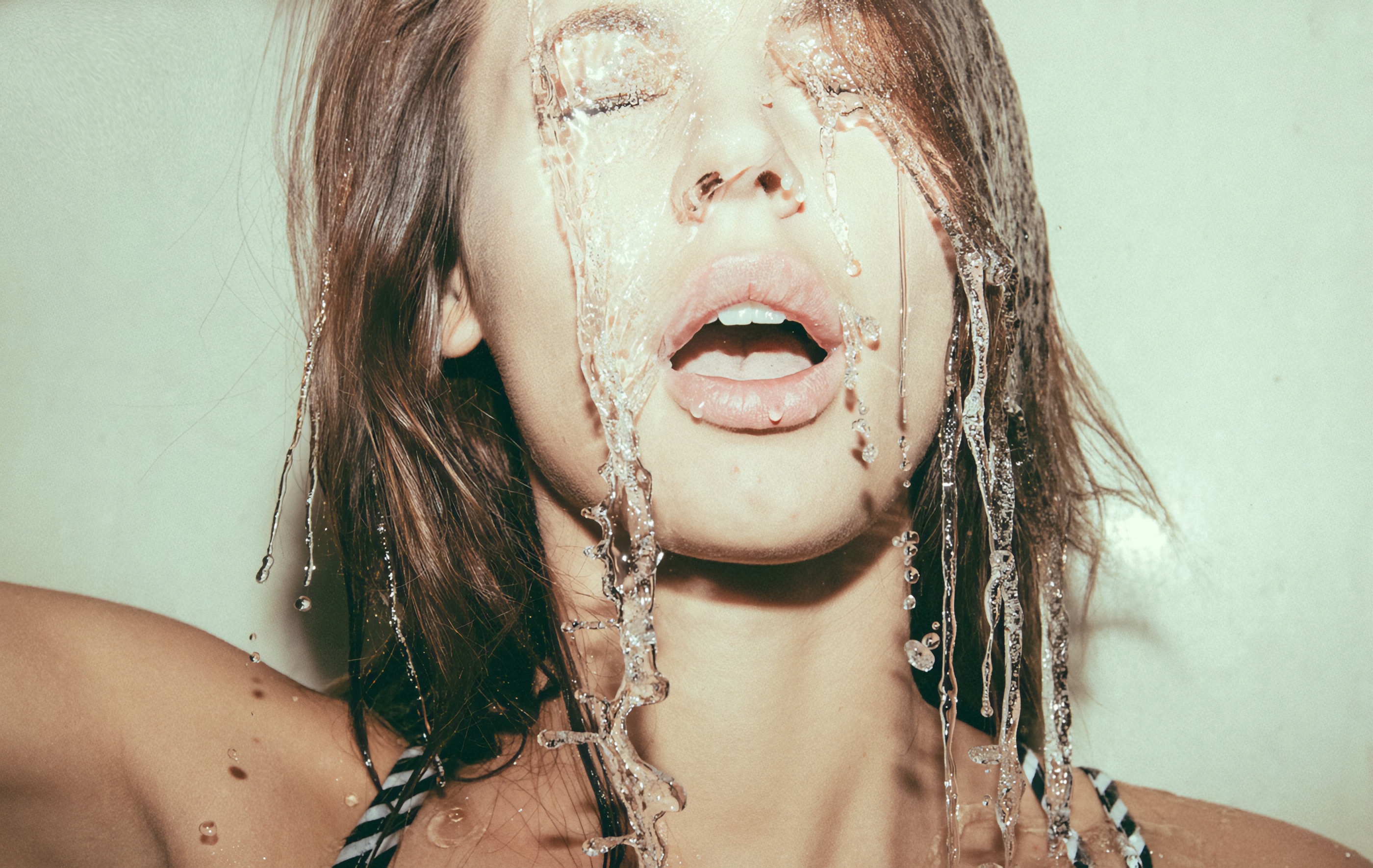 People 2800x1770 Miron Chomacki face portrait model brunette water women