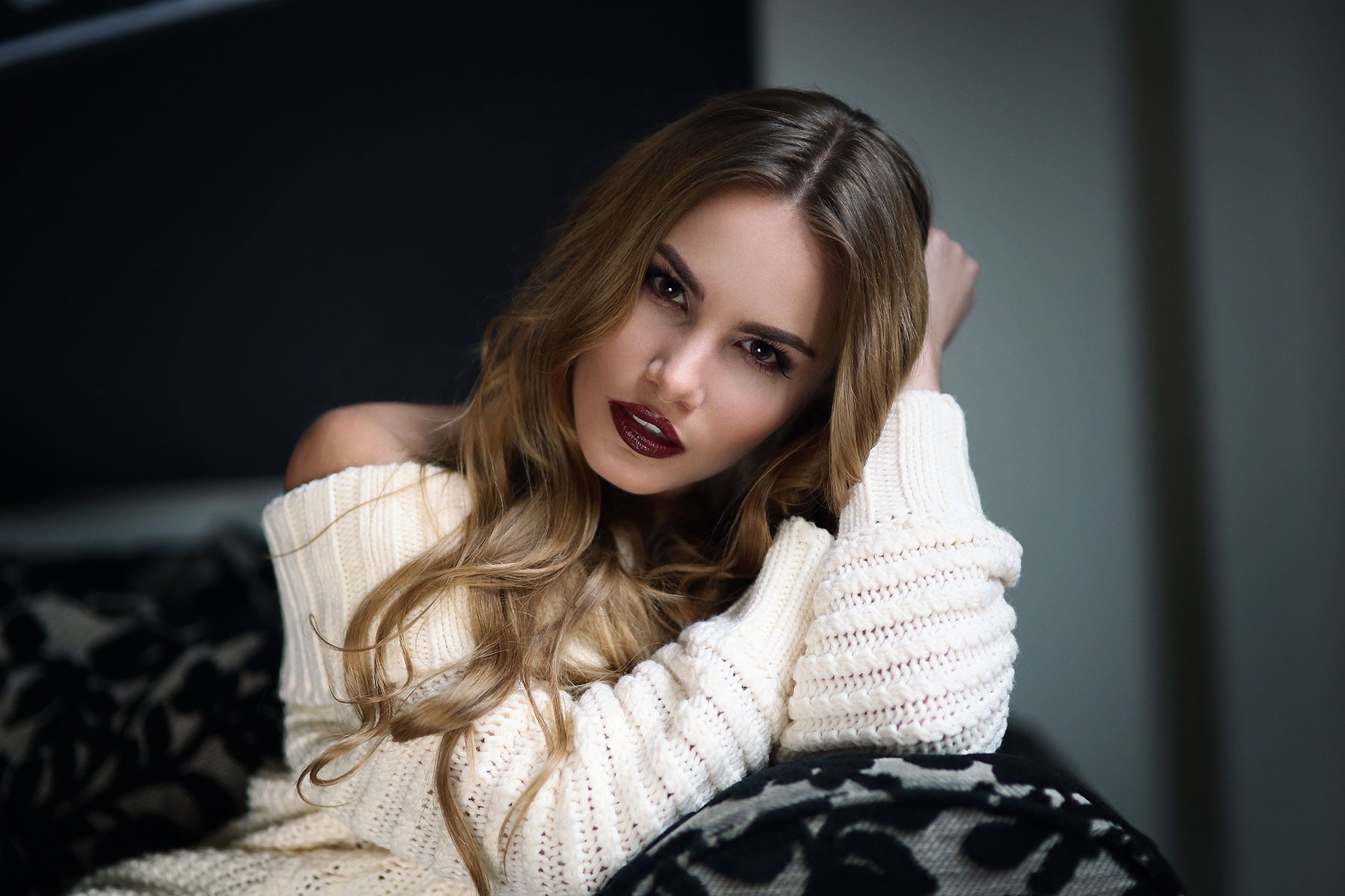 People 1800x1200 women brunette brown eyes face portrait sweater red lipstick smoky eyes bare shoulders makeup women indoors indoors model white sweater white clothing looking at viewer long hair