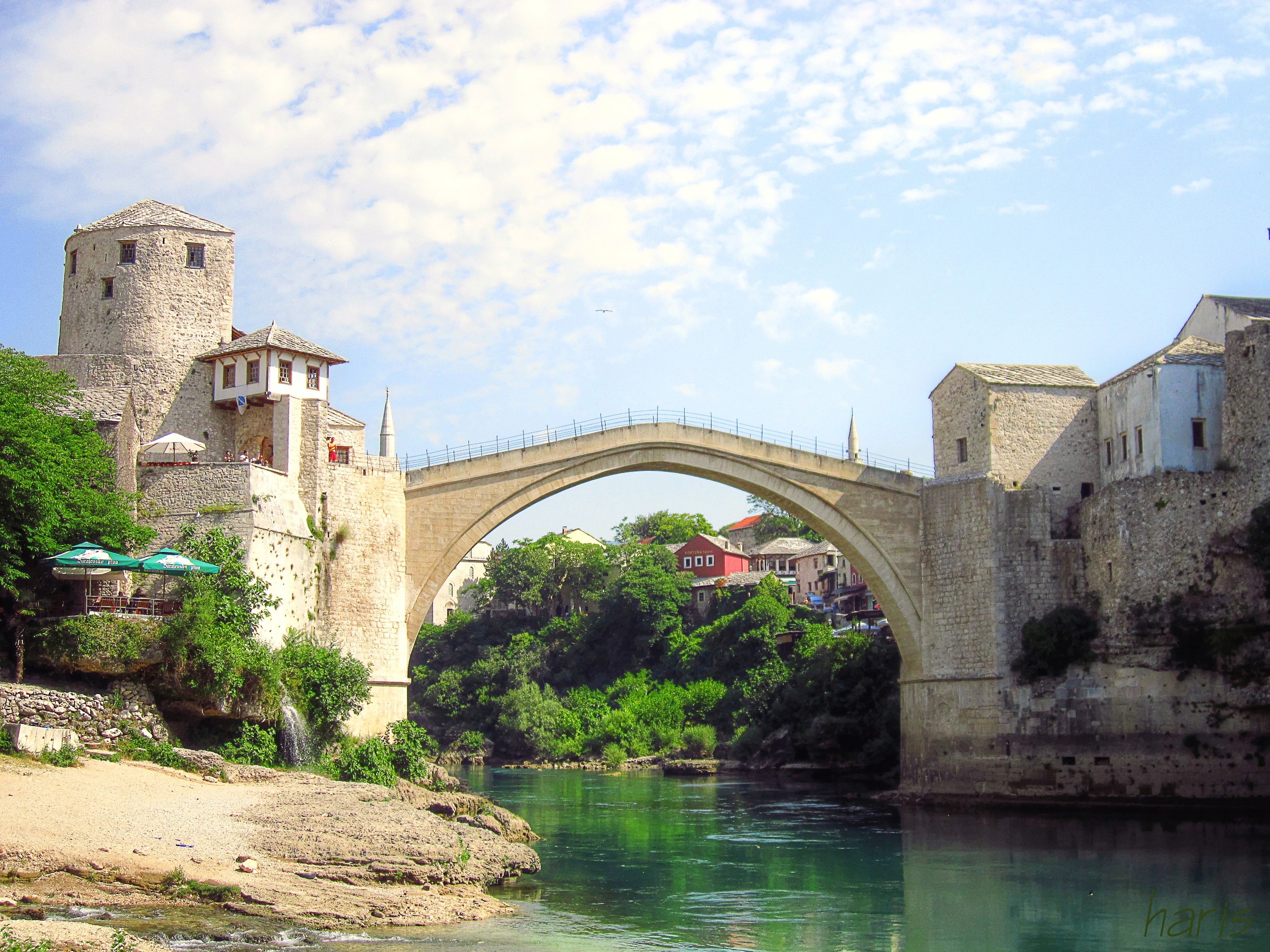 General 2500x1875 Mostar old bridge Stari Most Bosnia and Herzegovina river bridge town