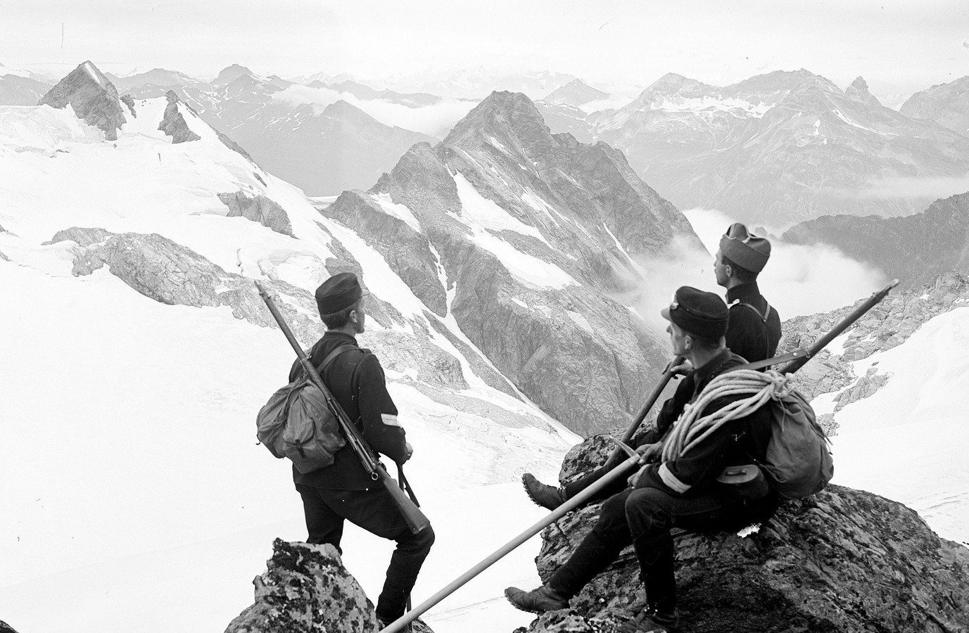 People 1377x900 old photos monochrome history photography Switzerland Italy border Alps mountains rocks winter snow soldier mist World War I weapon uniform backpacks ropes climbing men vintage landscape nature