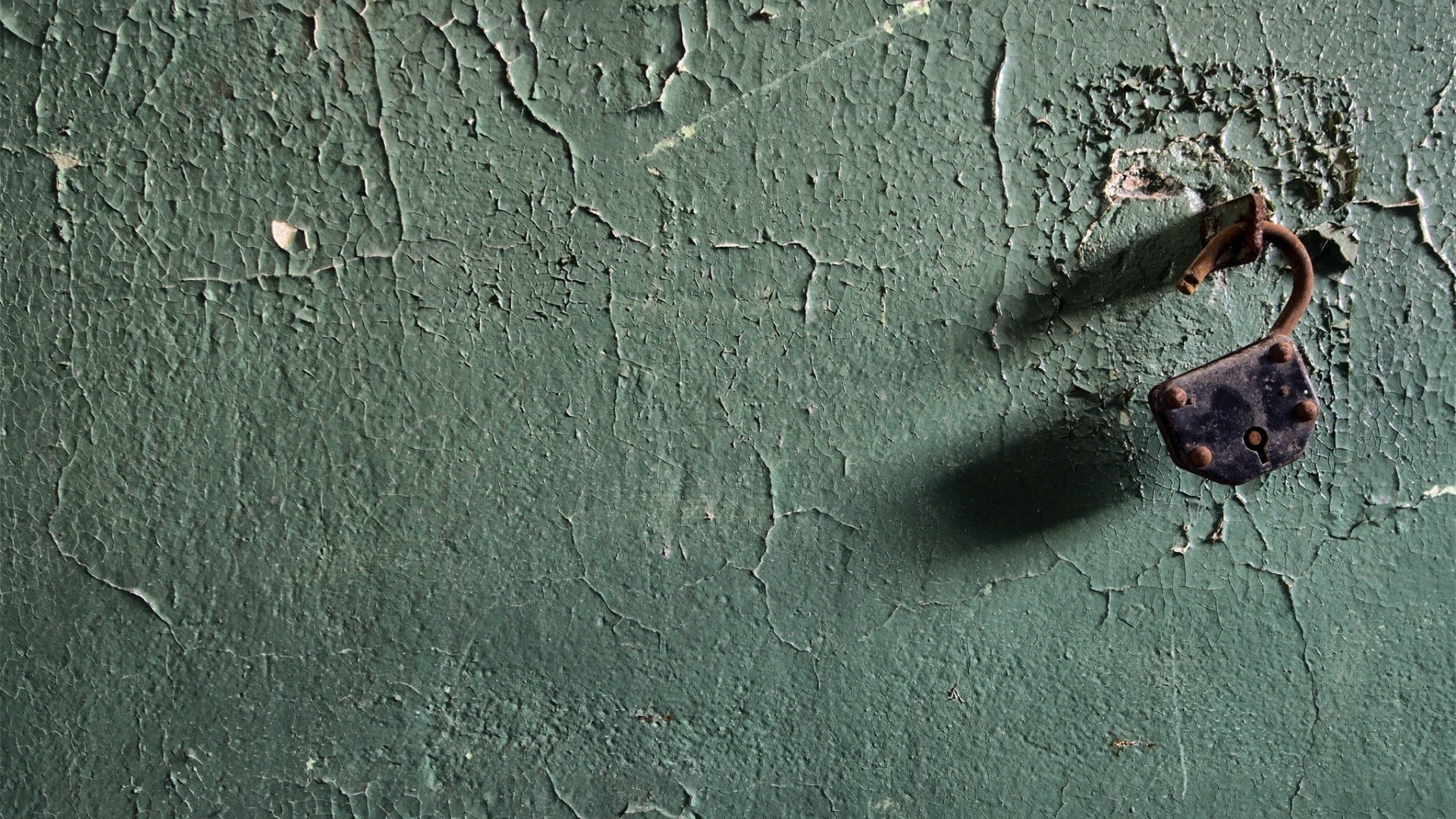 General 1920x1080 minimalism wall lock rust metal shadow