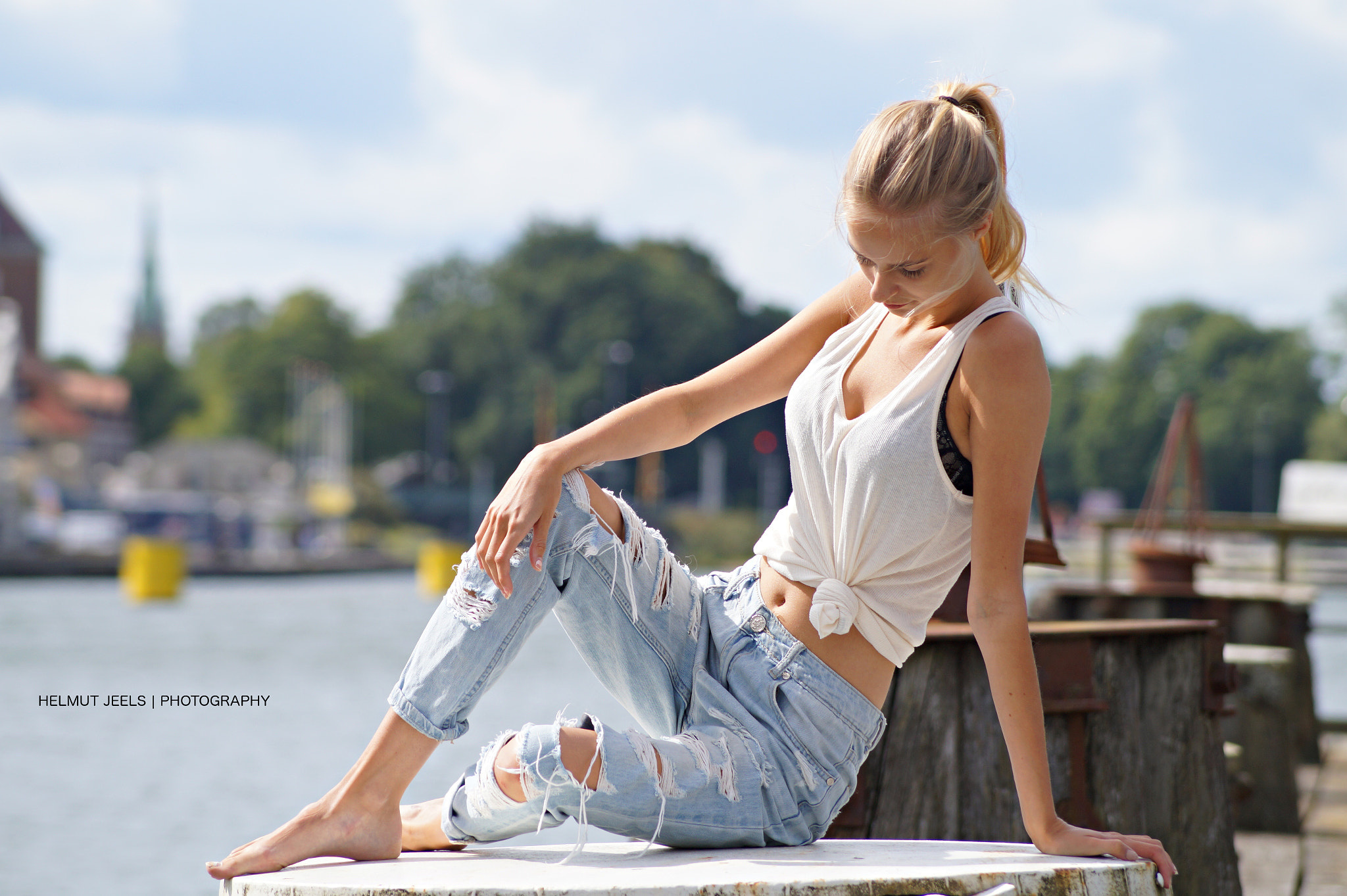 People 2048x1363 torn jeans barefoot women model ponytail