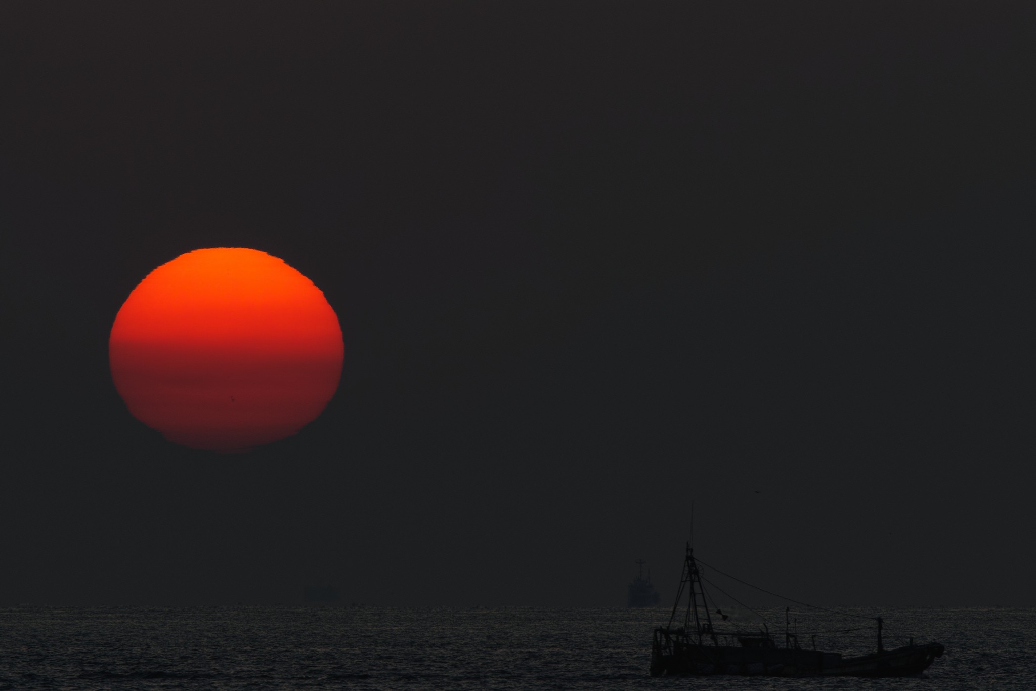 General 2048x1365 sea Sun silhouette low light ship