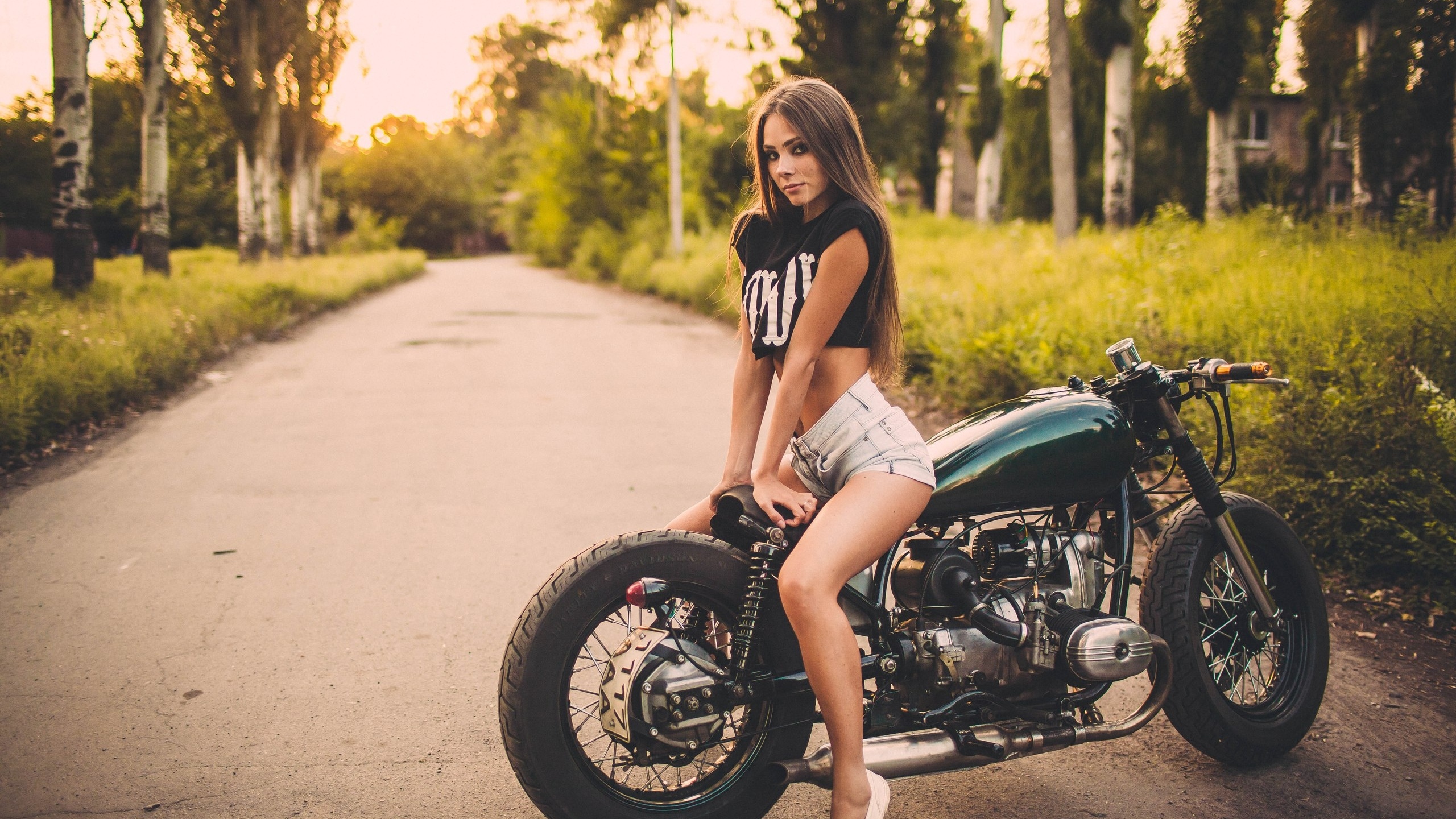 People 2560x1440 motorcycle model brunette black top women with motorcycles T-shirt crop top women