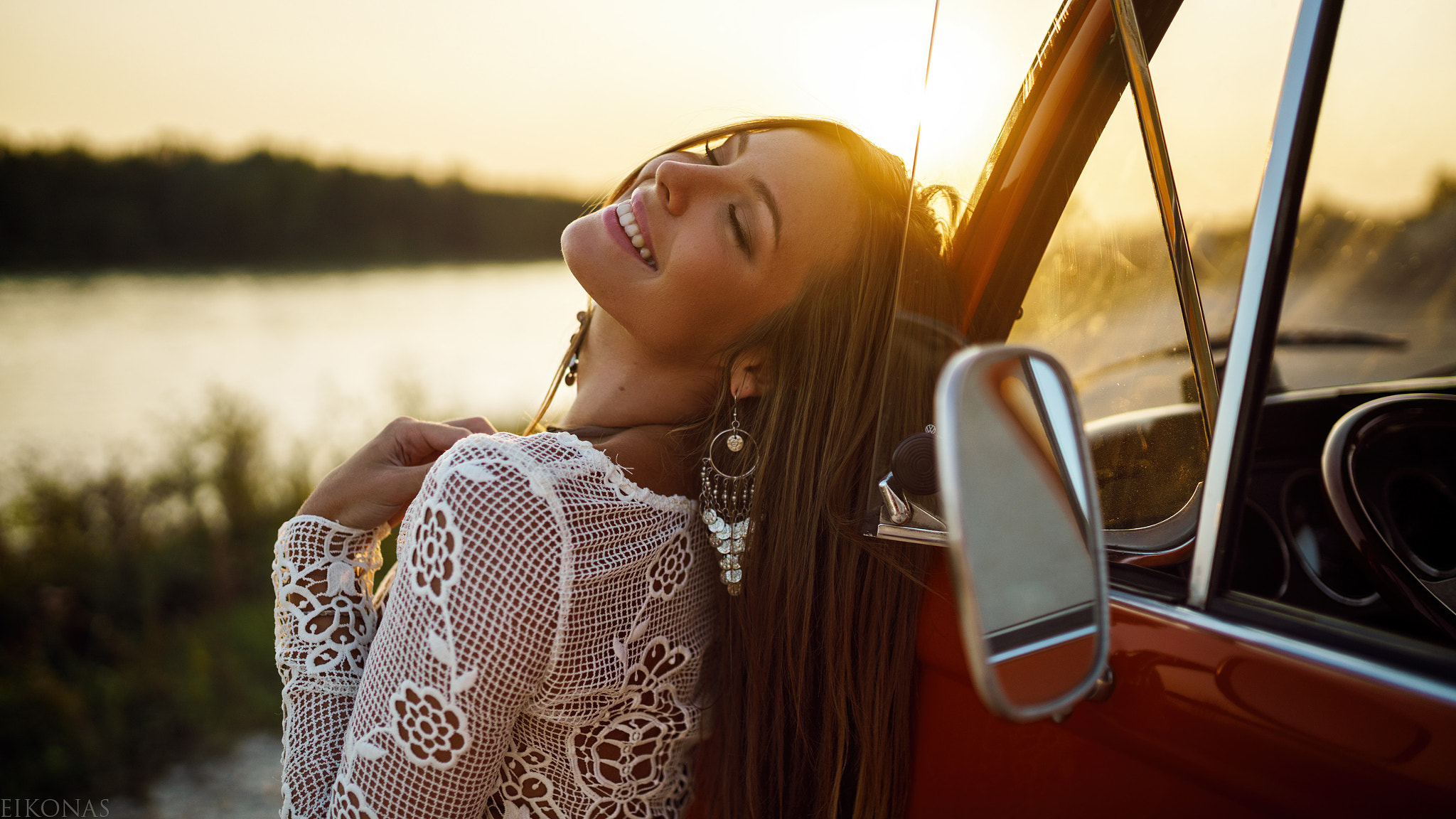 People 2048x1152 Eikonas women model smiling car 500px women with cars closed eyes women outdoors Evelyn Oberleitner