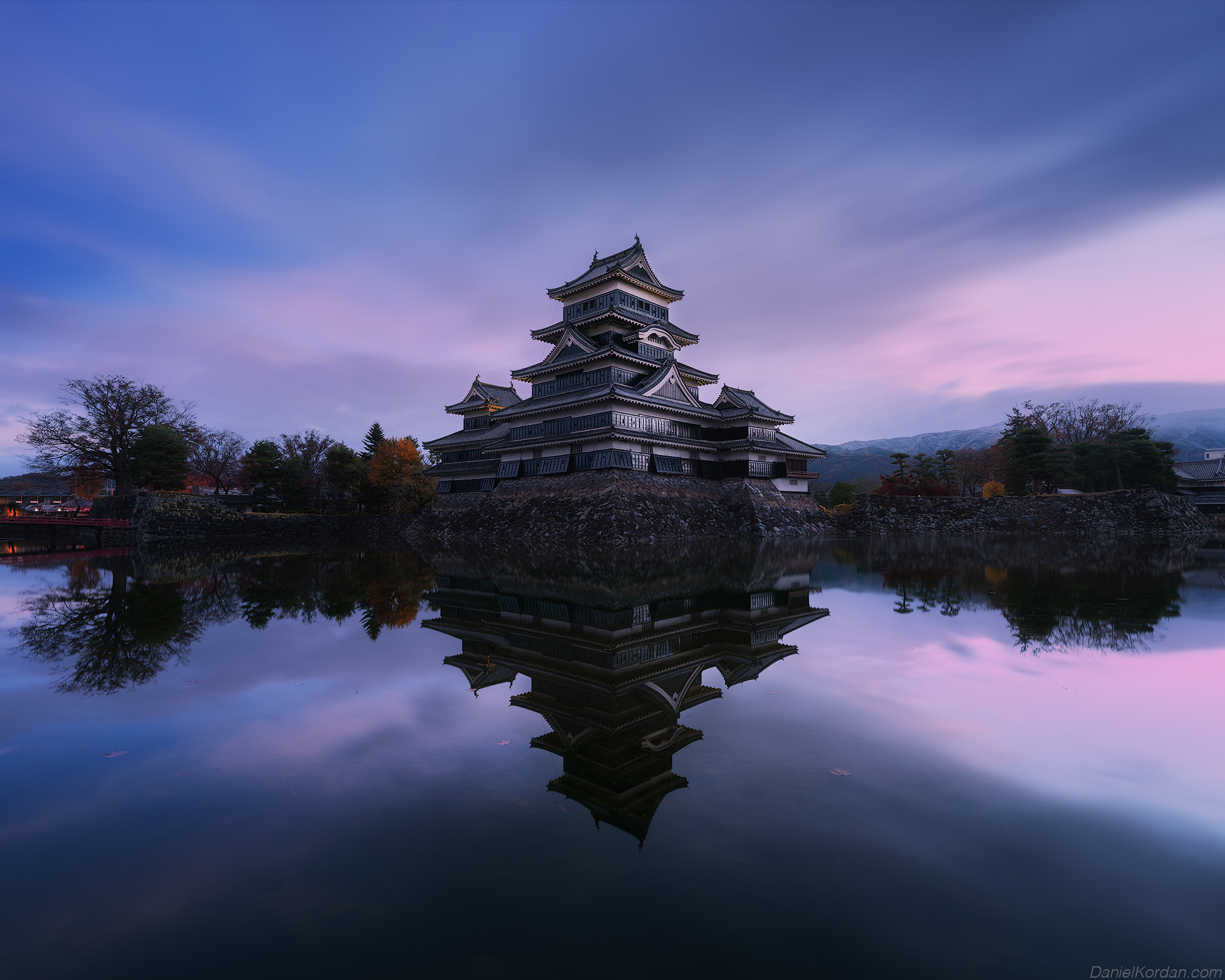 General 2048x1639 Daniel Kordan castle reflection symmetry water Matsumoto Castle low light watermarked Japan