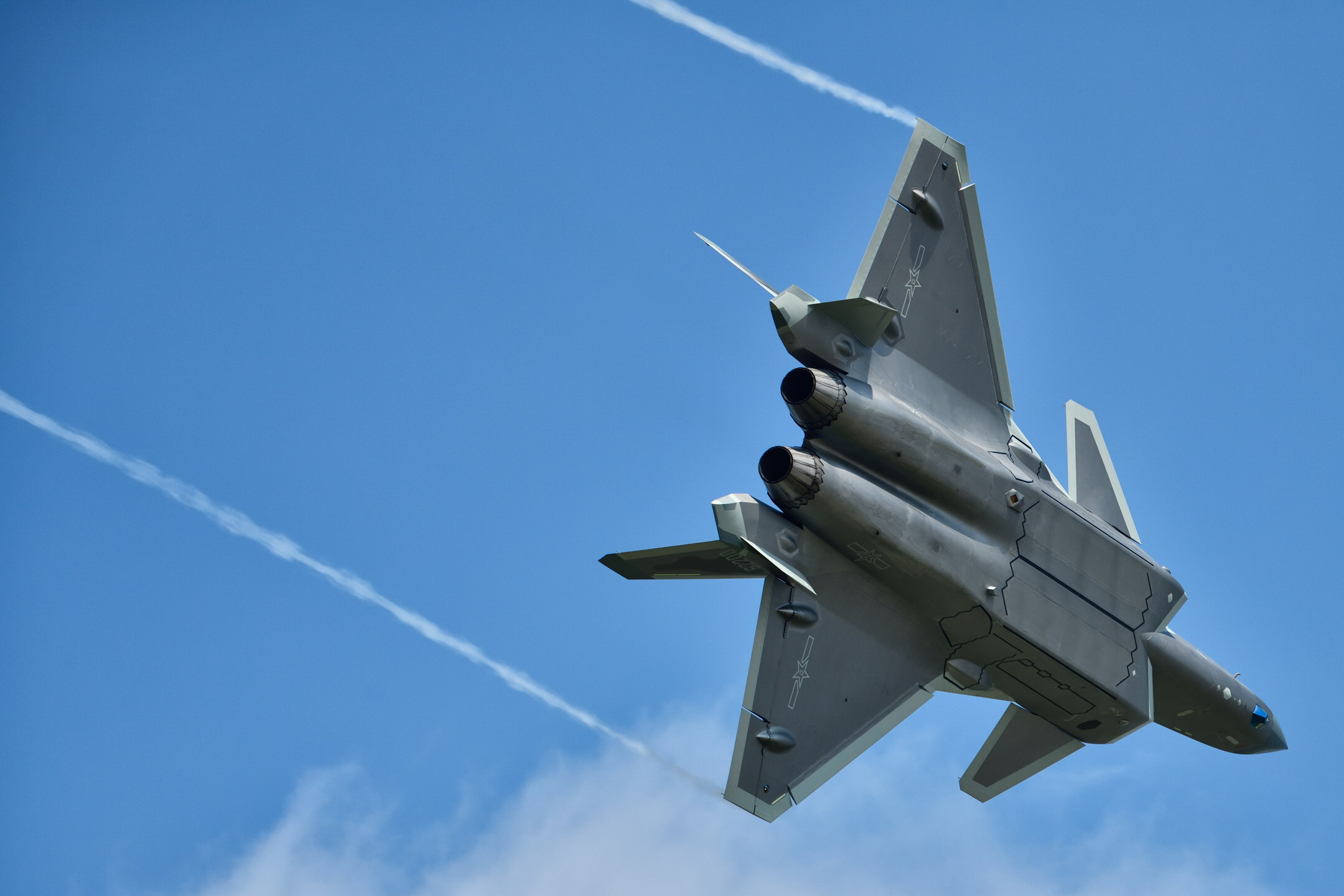 General 2160x1440 Chengdu J-20 PLAAF simple background minimalism aircraft flying sky clouds military military aircraft