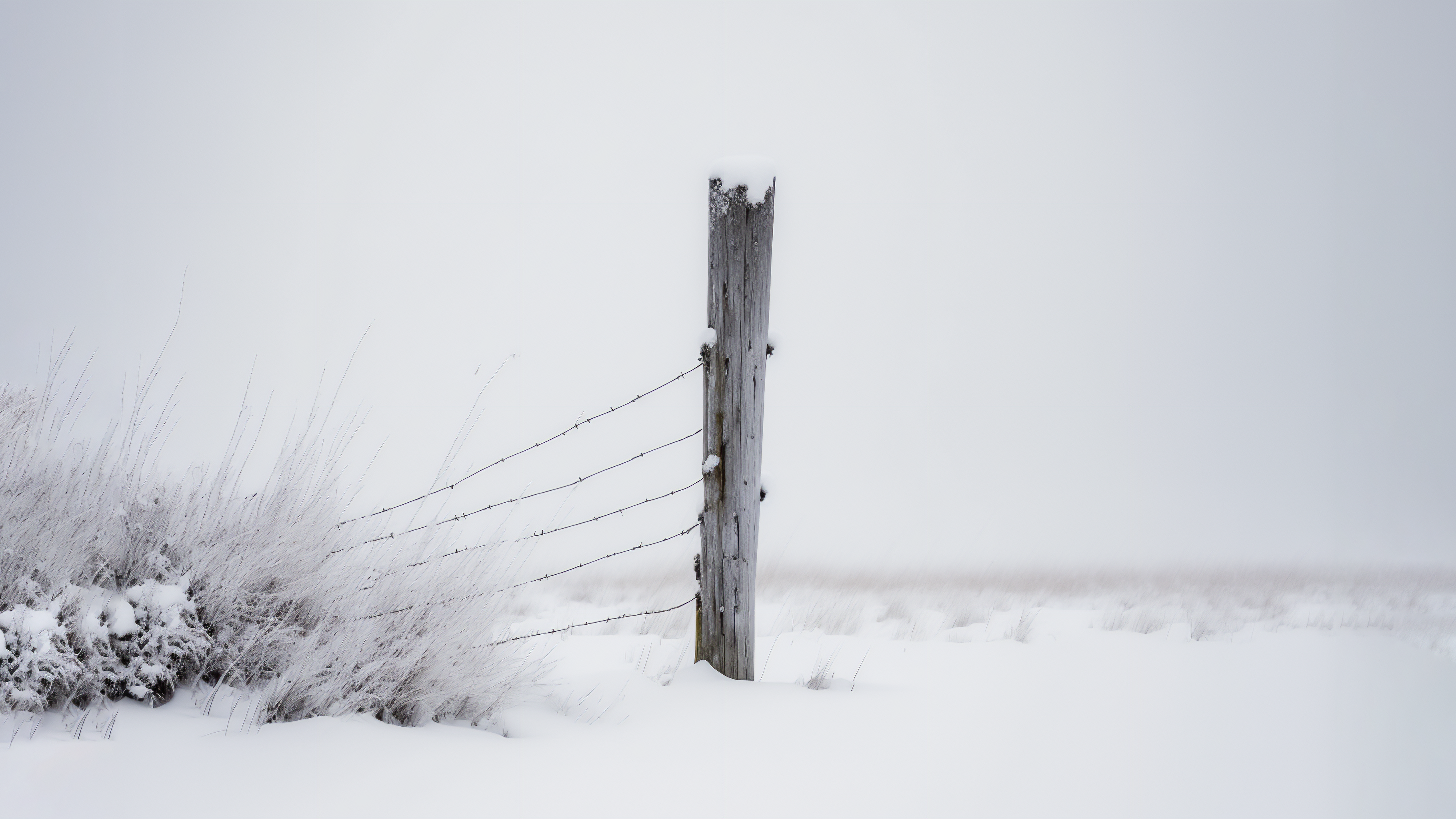 General 3640x2048 AI art snow winter fence post minimalism simple background