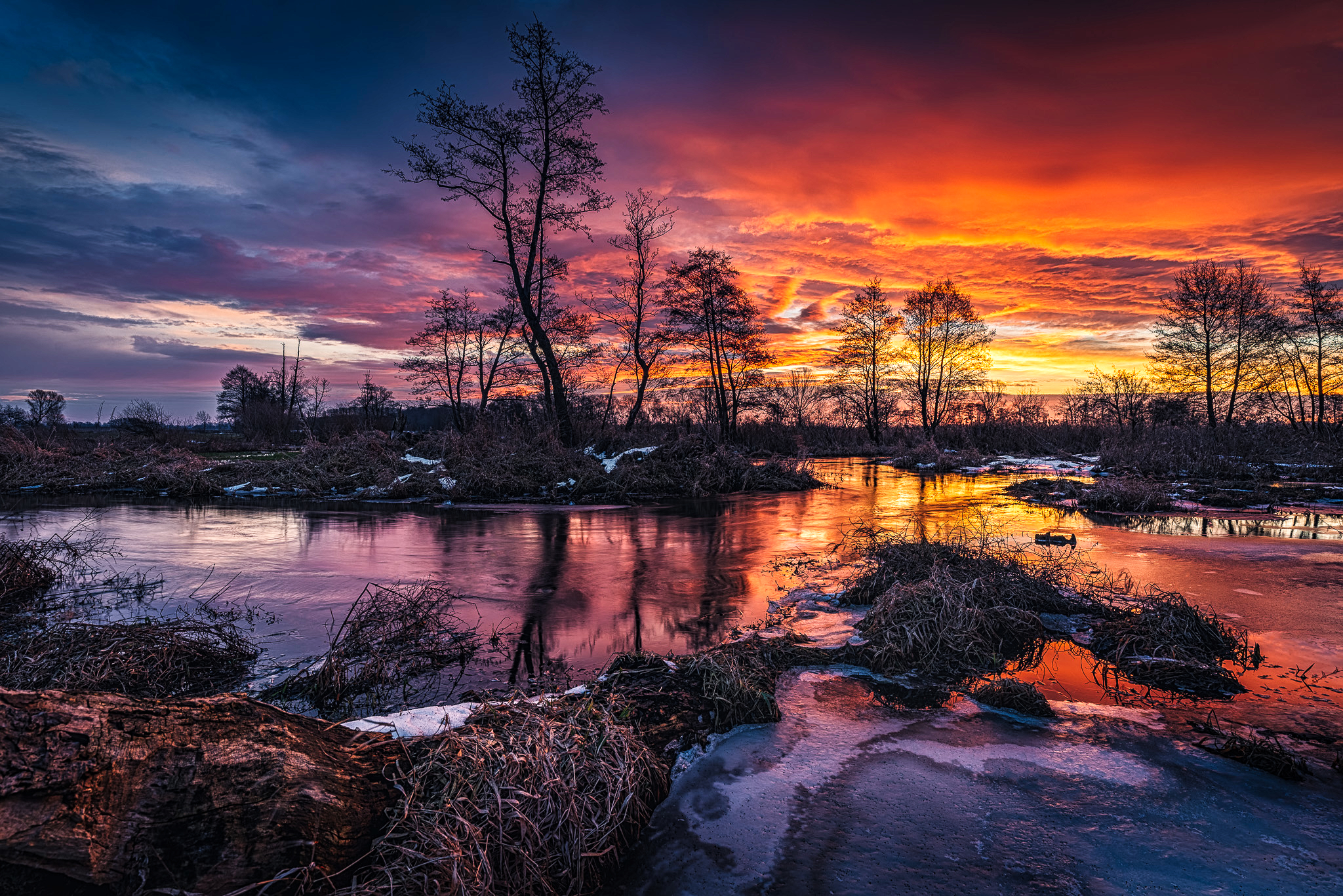 General 2048x1367 night sunset clouds sky winter cold water river lake ice landscape photography outdoors Michał Tomczak