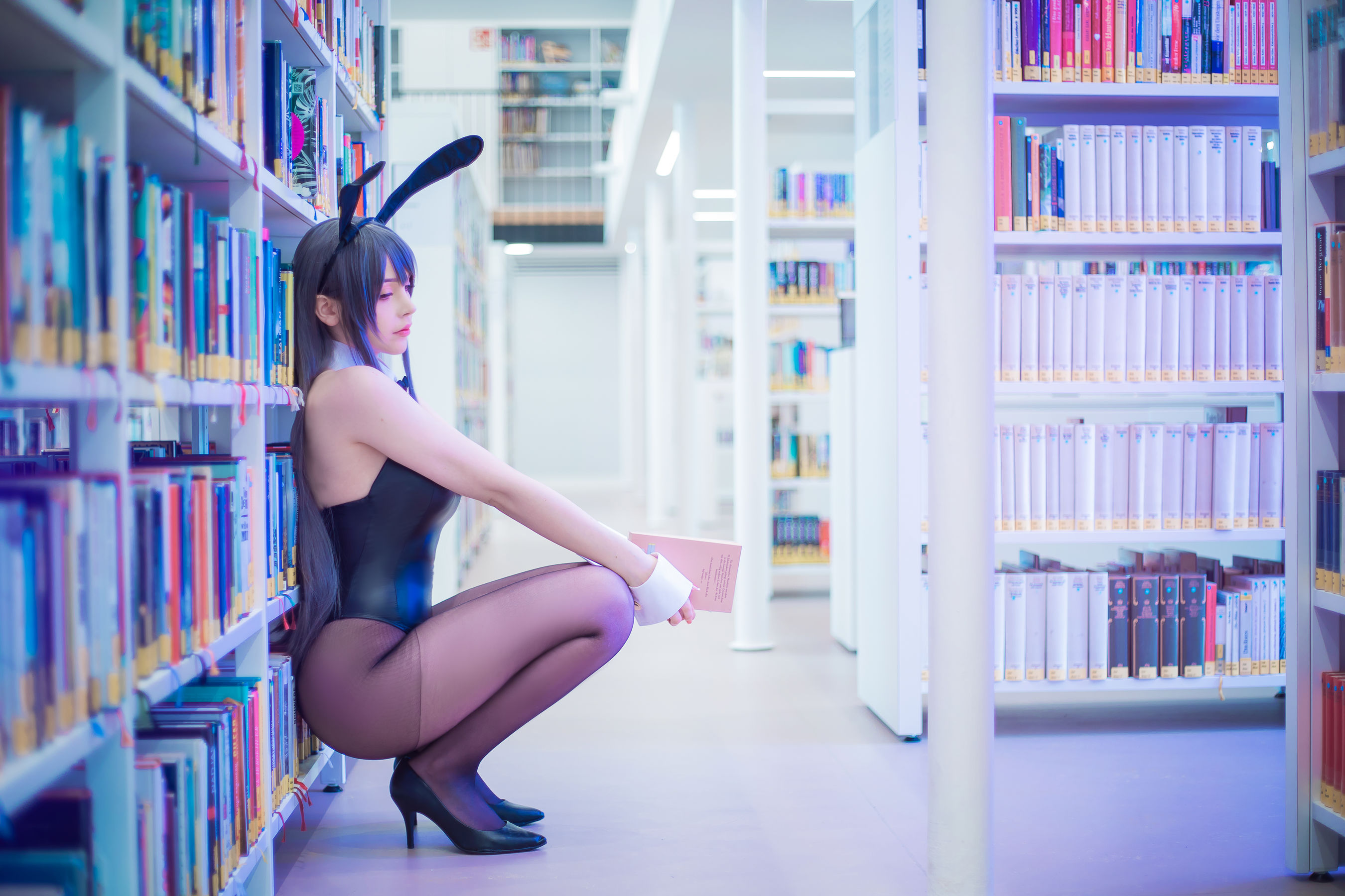 People 2700x1800 women bunny ears library bunny suit
