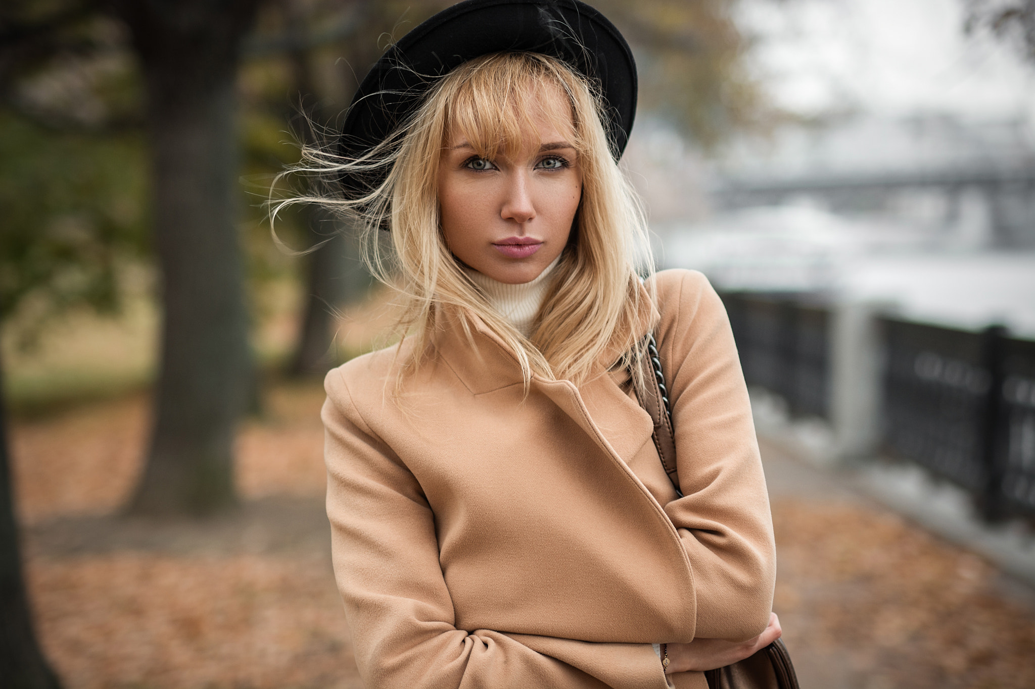 People 2048x1365 women blonde hat pink lipstick trees women outdoors coats black hat windy women with hats white sweater glamour Andrey Vechkenzin