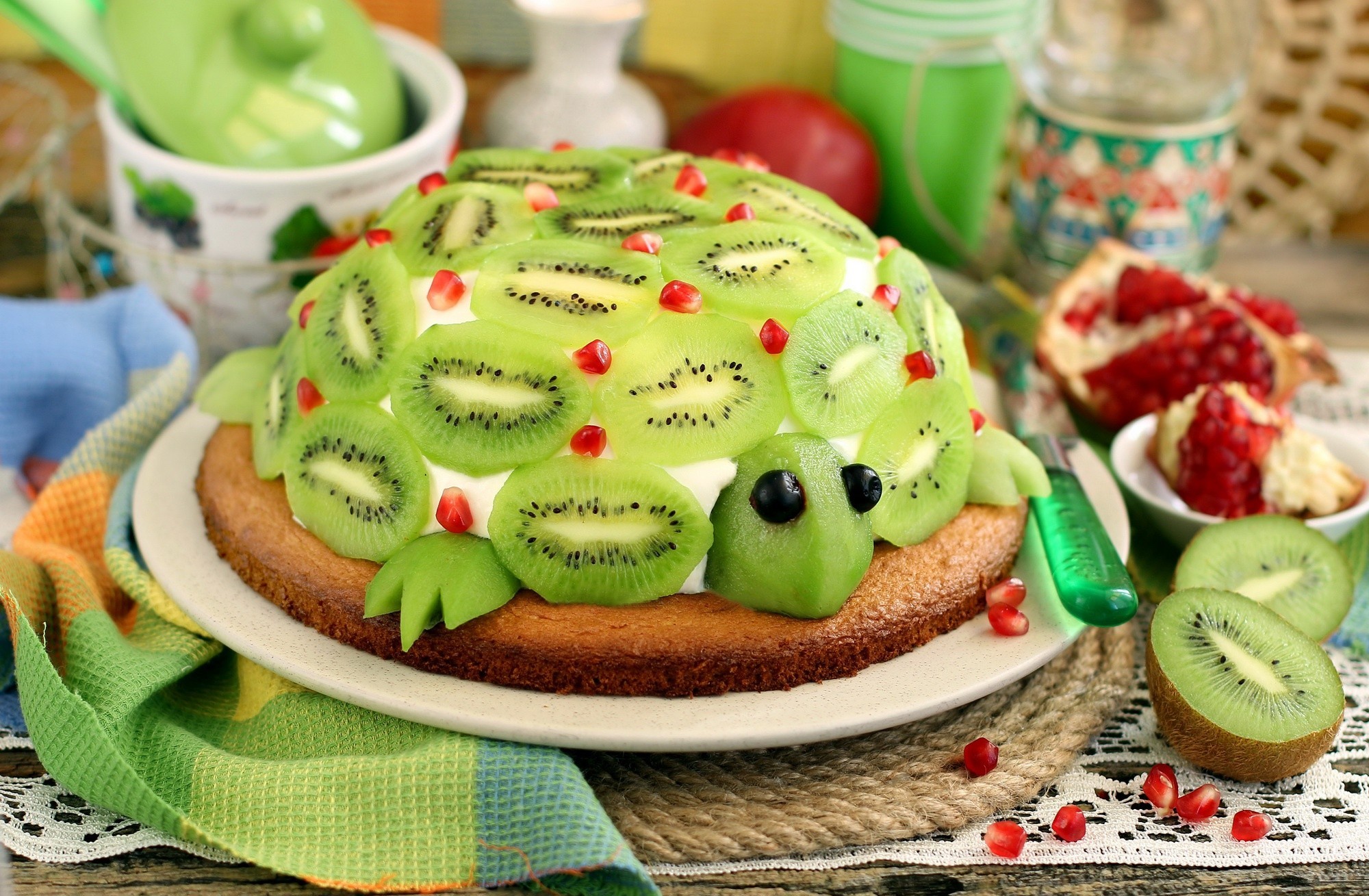 General 2000x1309 kiwi (fruit) fruit food cake dessert creativity still life