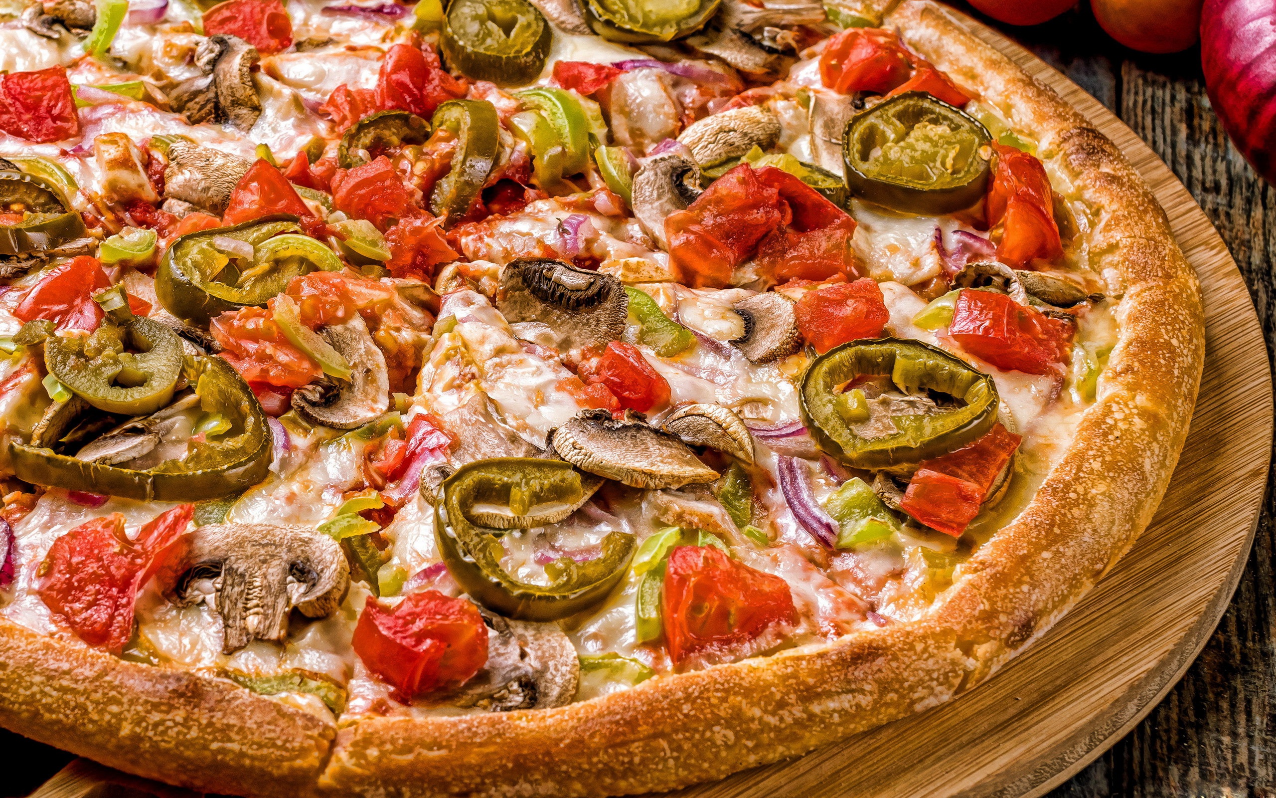 General 2560x1600 food pizza tomatoes cheese closeup