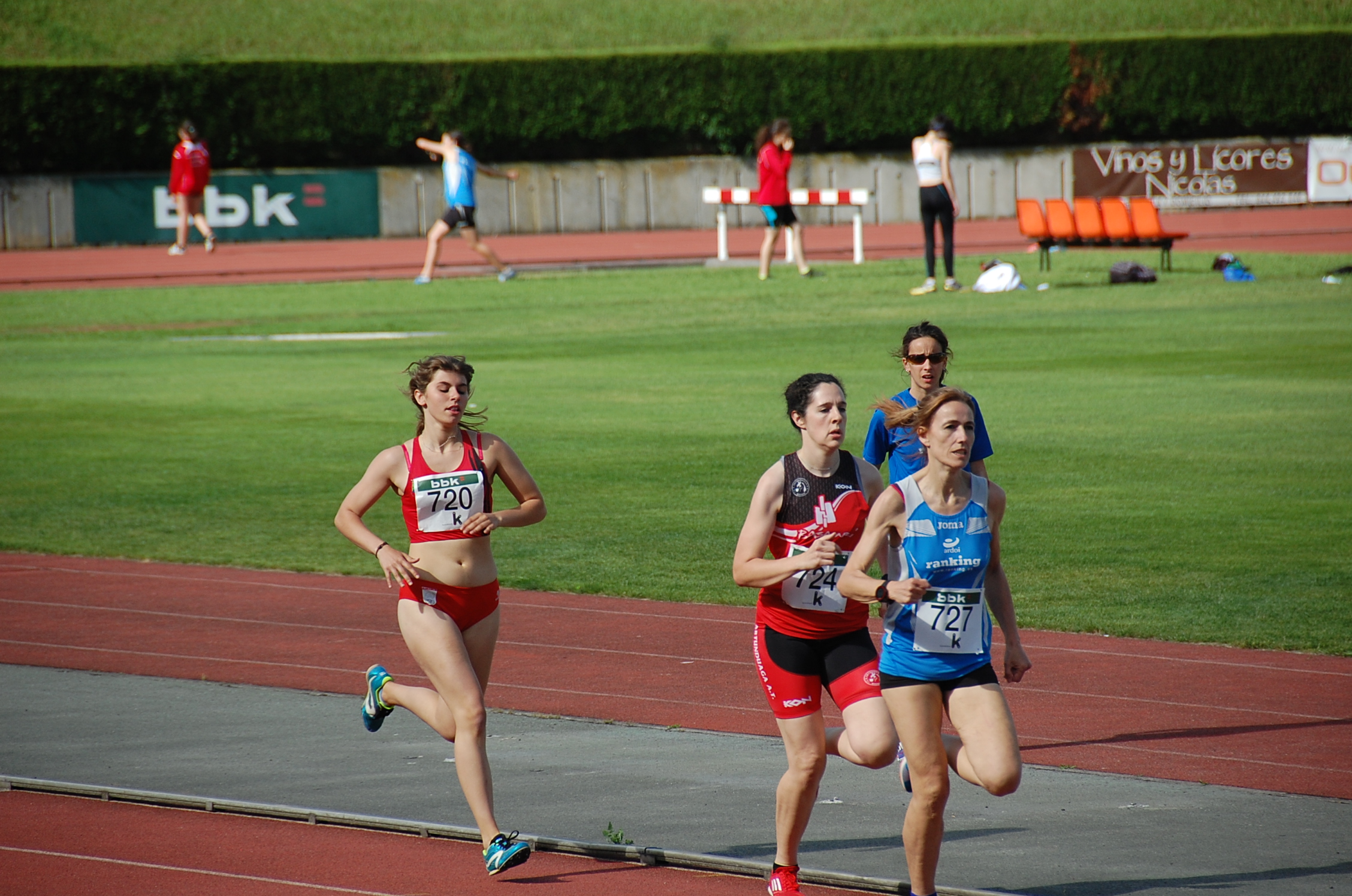 People 2256x1496 athletes running sport women women outdoors group of women