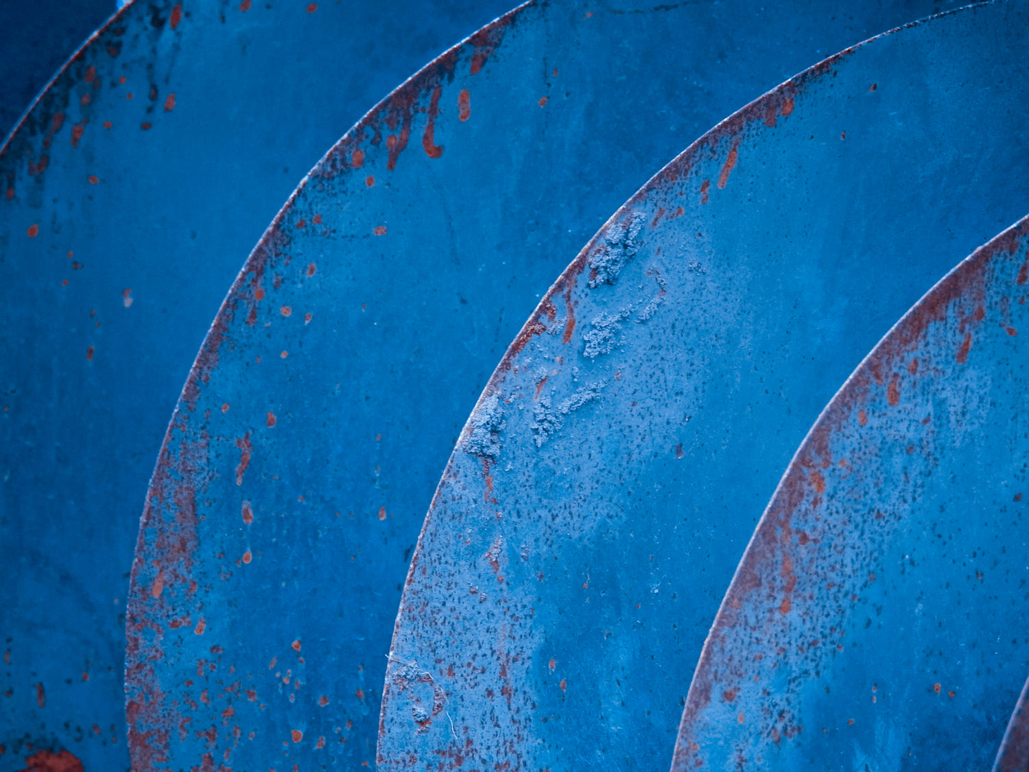 General 1500x1125 rust abstract curved blue