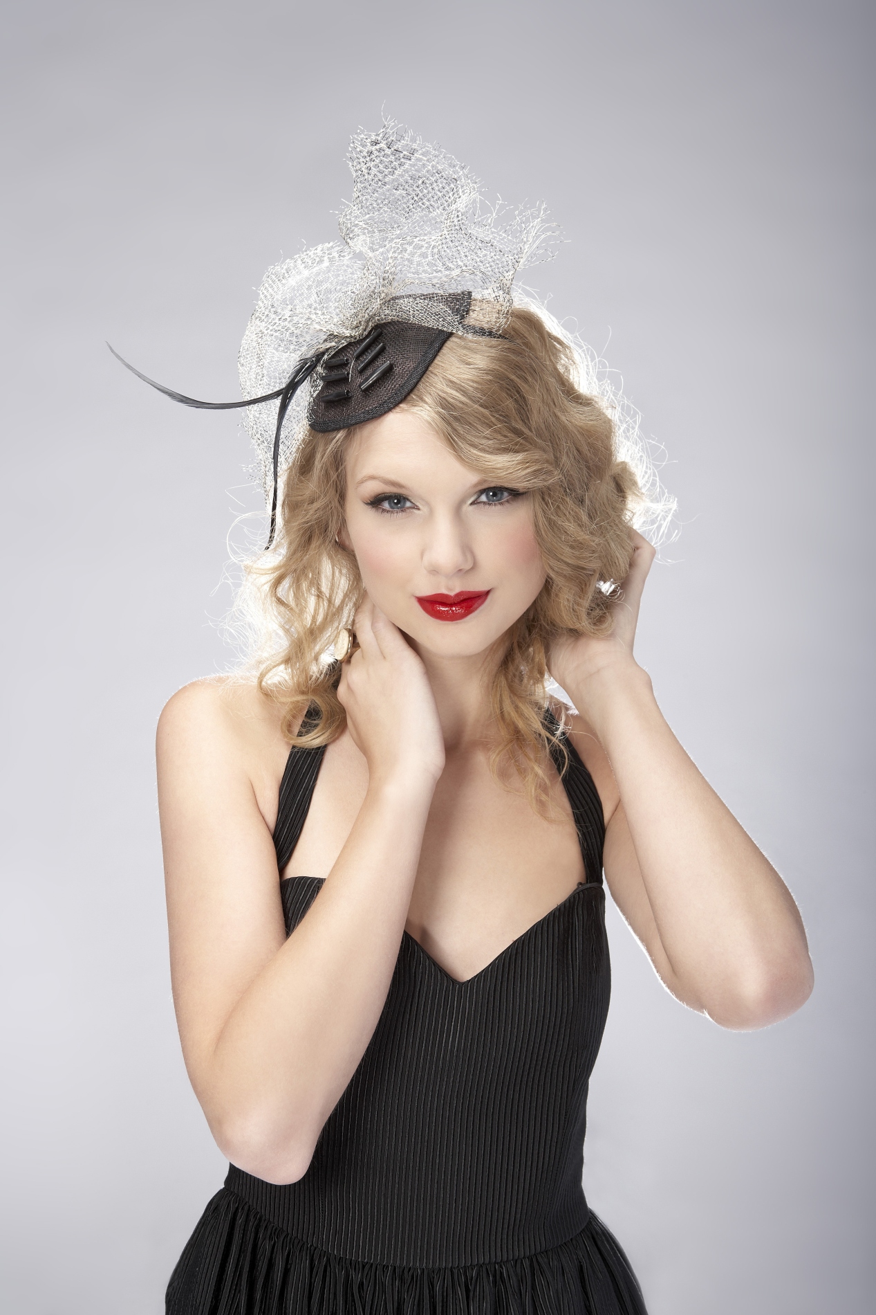 People 1267x1900 Taylor Swift women singer blonde blue eyes long hair smiling lipstick