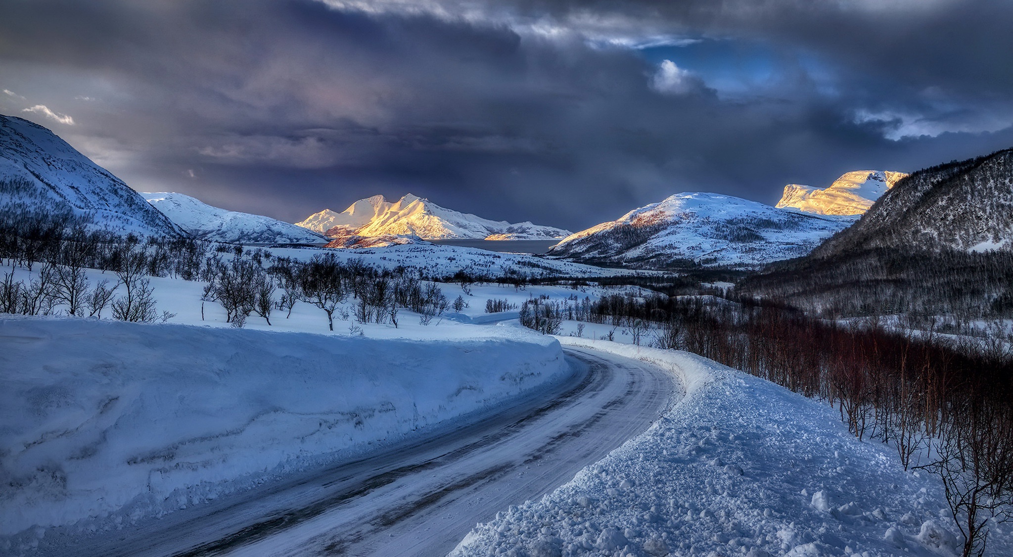 General 2048x1126 Norway cold winter road landscape