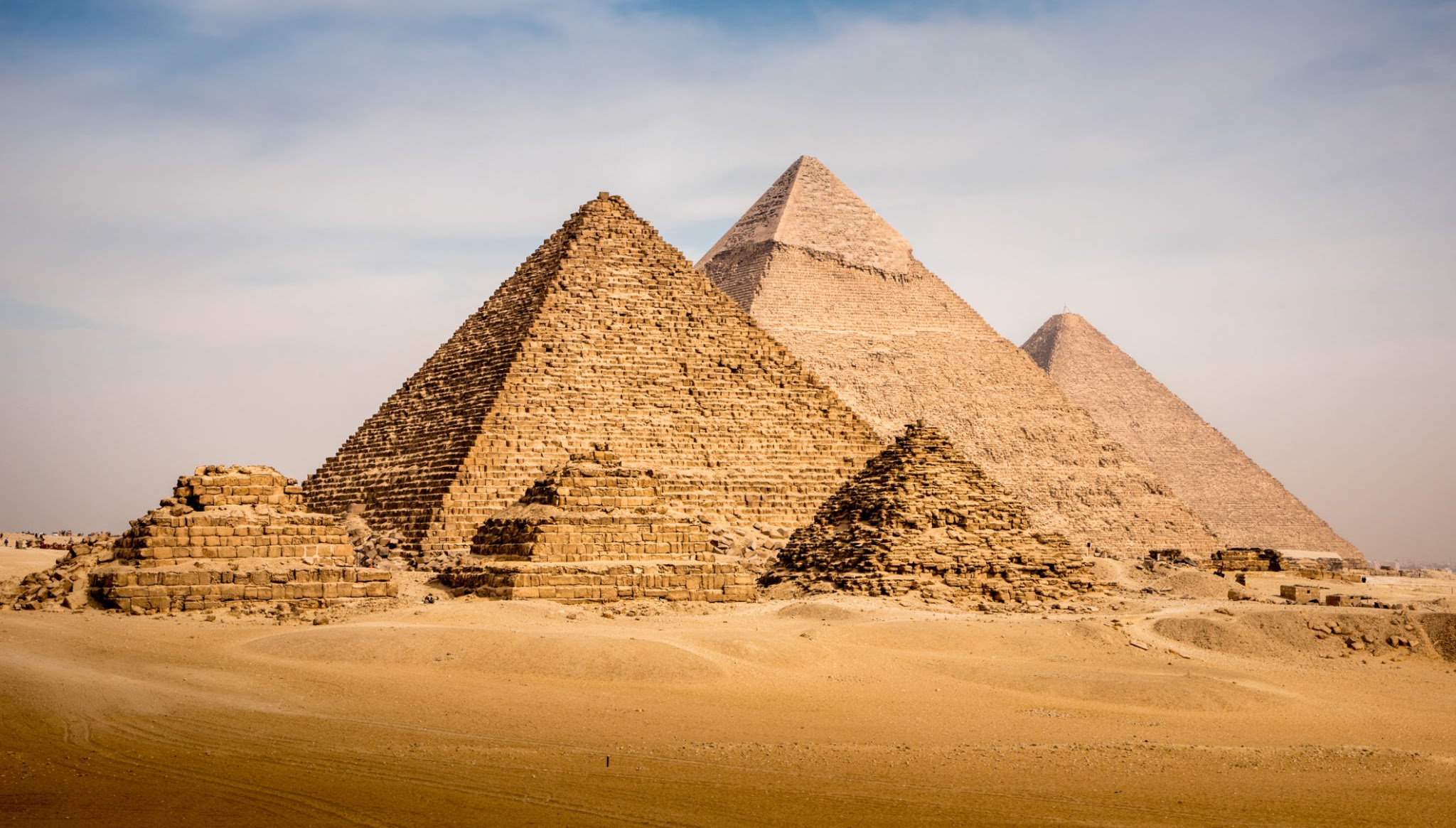 General 2048x1165 pyramid Egypt Pyramids of Giza sand history ancient landmark World Heritage Site Africa