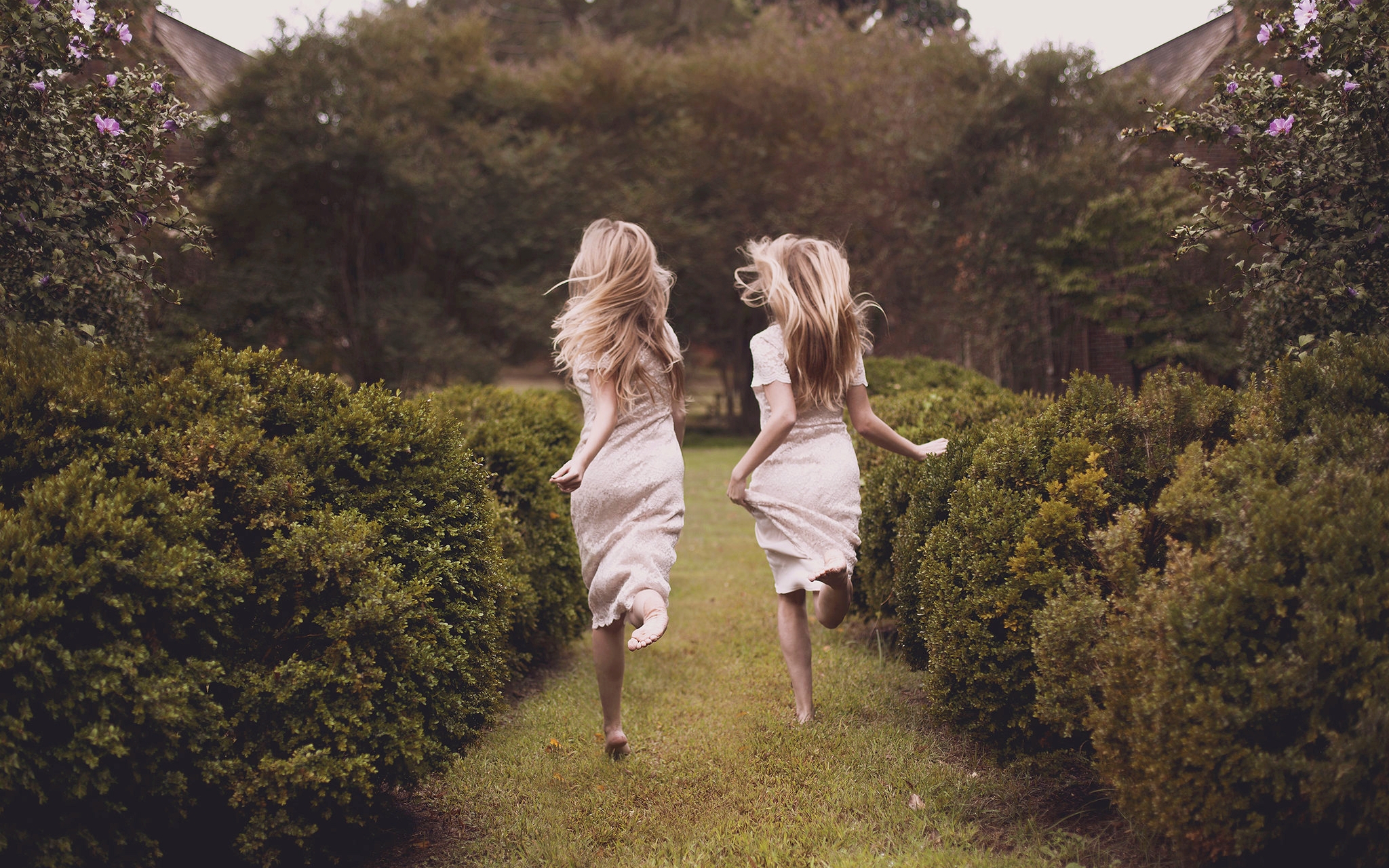 People 2048x1280 women shrubbery shrubs running twins blonde barefoot women outdoors
