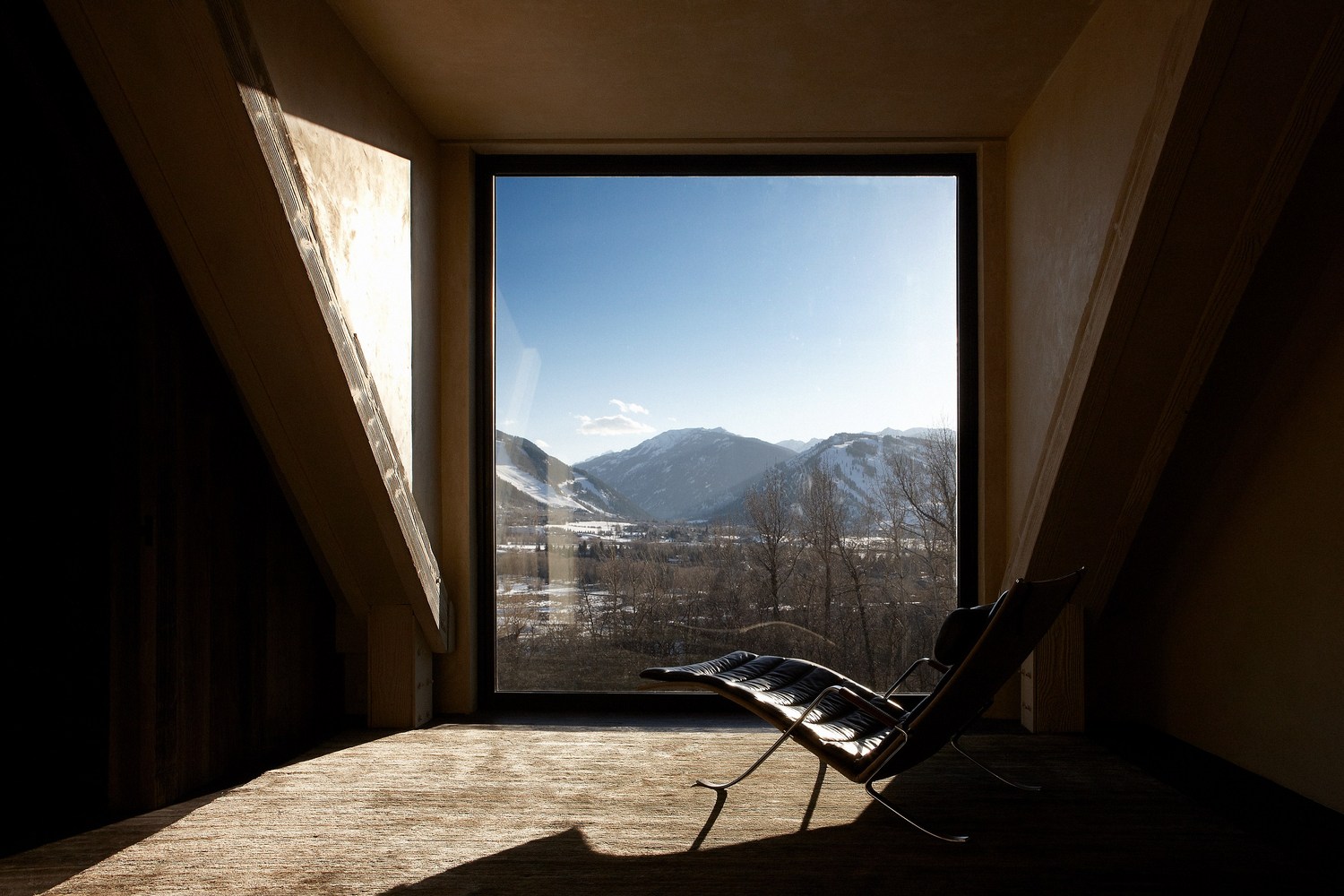 General 1500x1000 winter armchair window