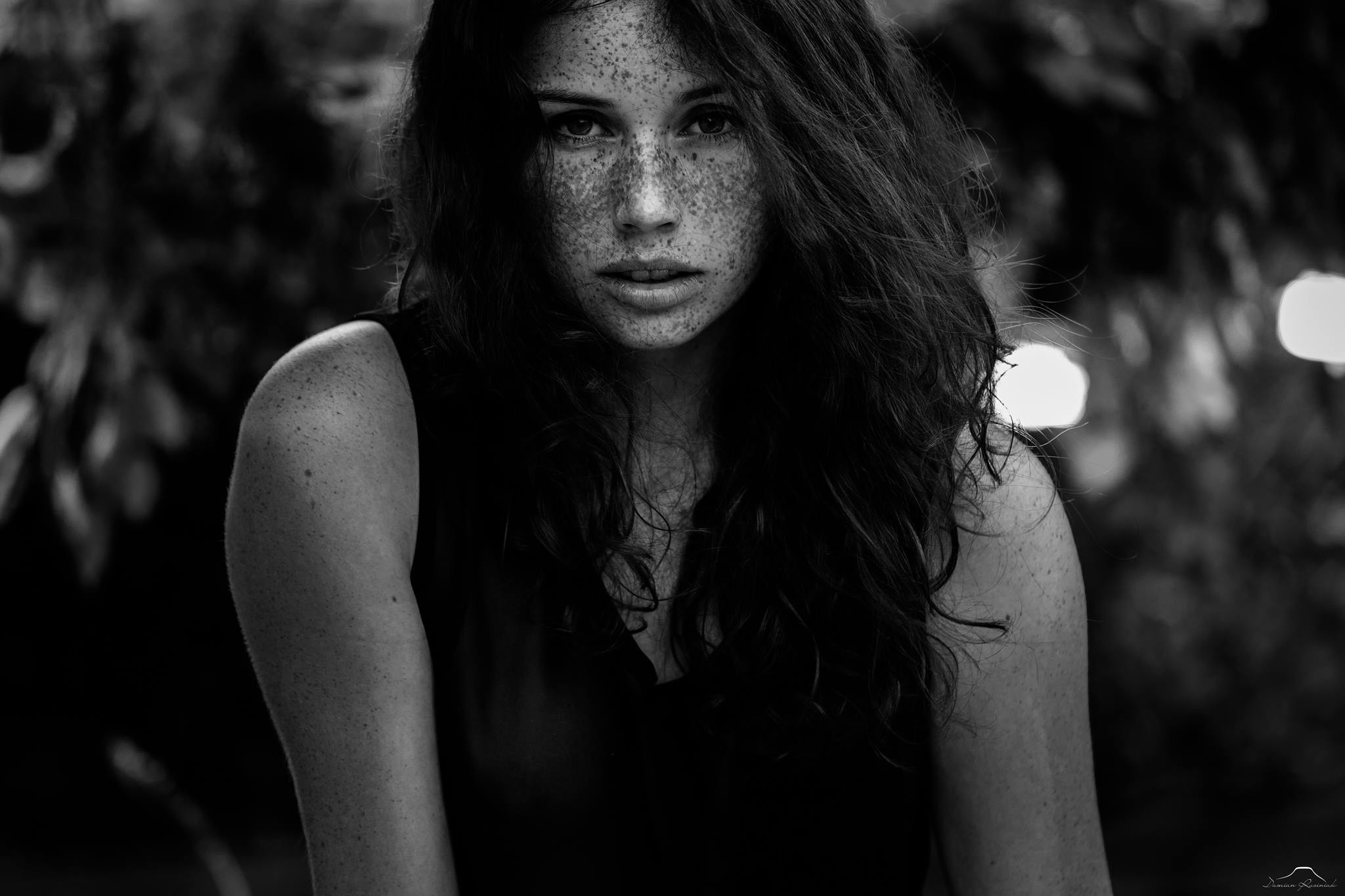 People 2048x1365 Michalina Cysarz Damian Rusiniak monochrome portrait freckles women model women outdoors looking at viewer face