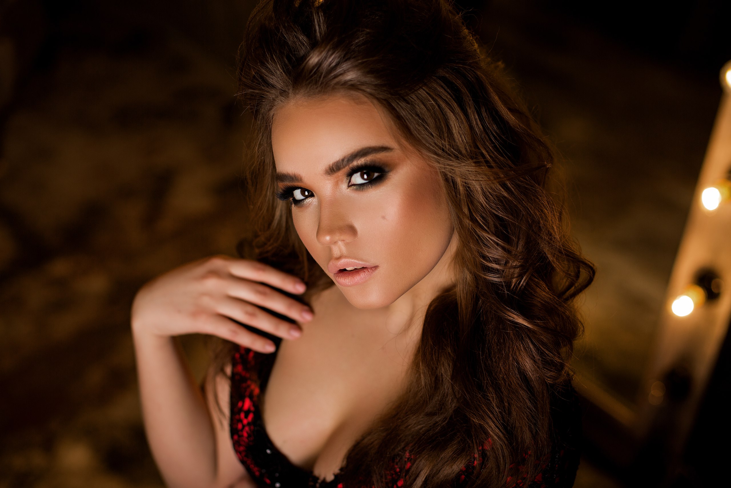 People 2560x1707 women face portrait light bulb makeup depth of field looking at viewer cleavage tanned brunette smoky eyes wavy hair